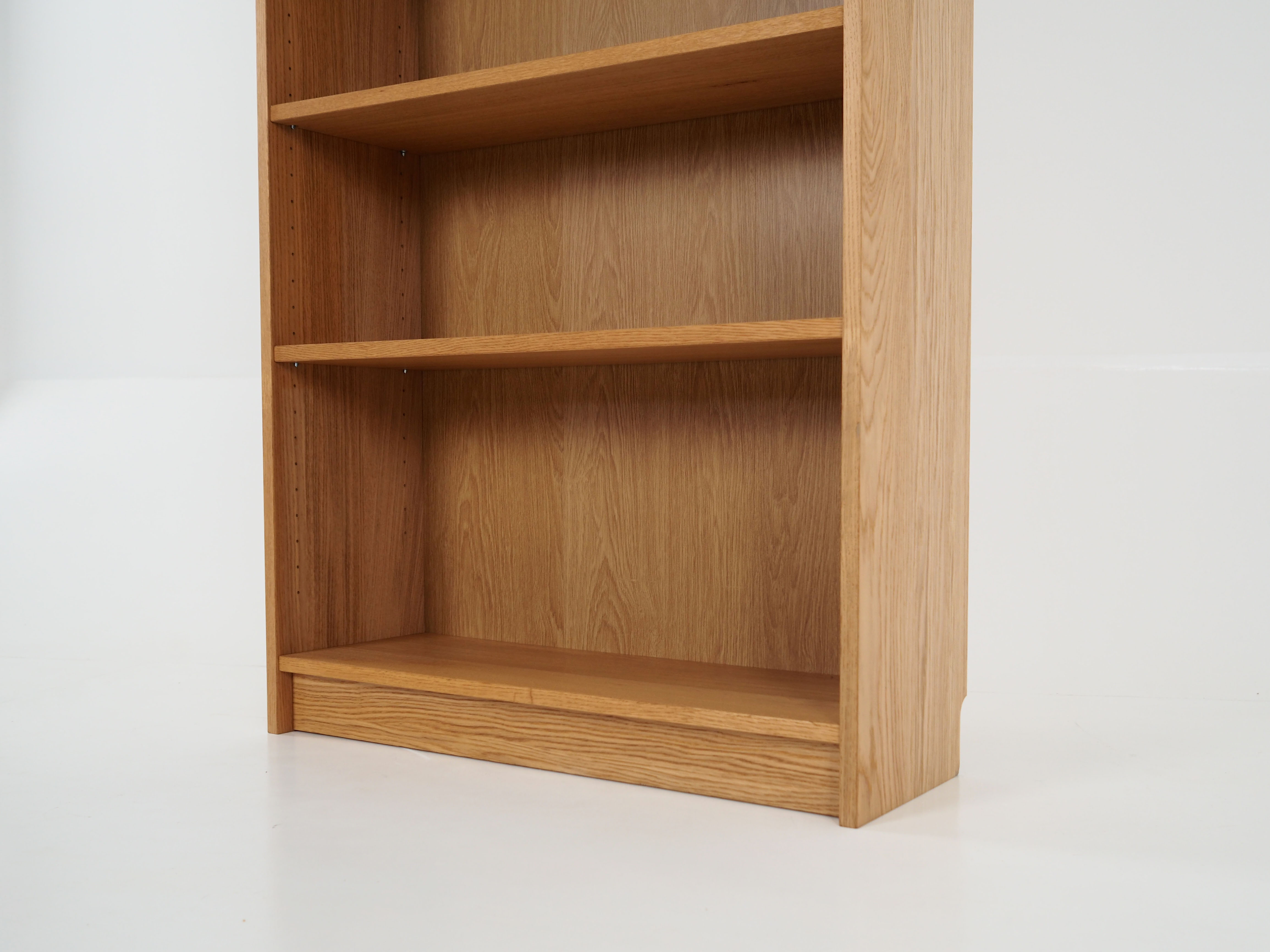 Bookcase with oak veneer scandinavian design from the 70s