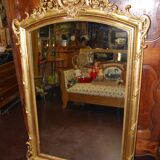Miroir doré à fronton coquille de style Louis XV fin XIXème