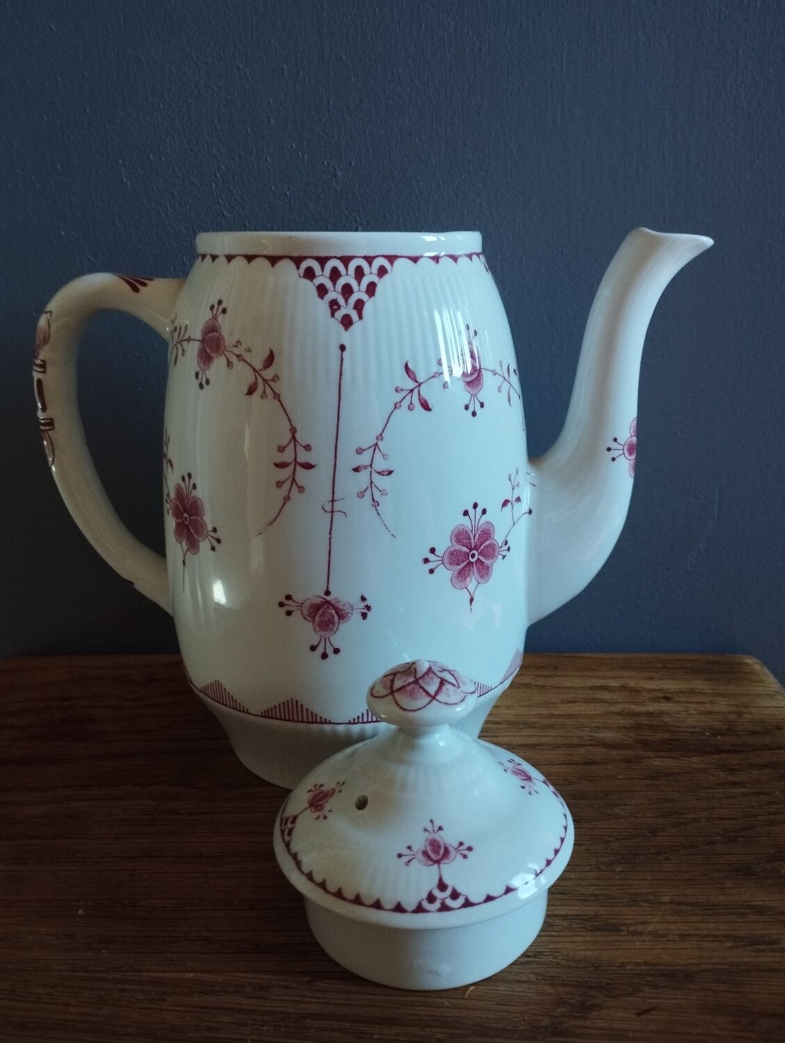 White teapot with rose pattern, Erica model by Franciscan, England