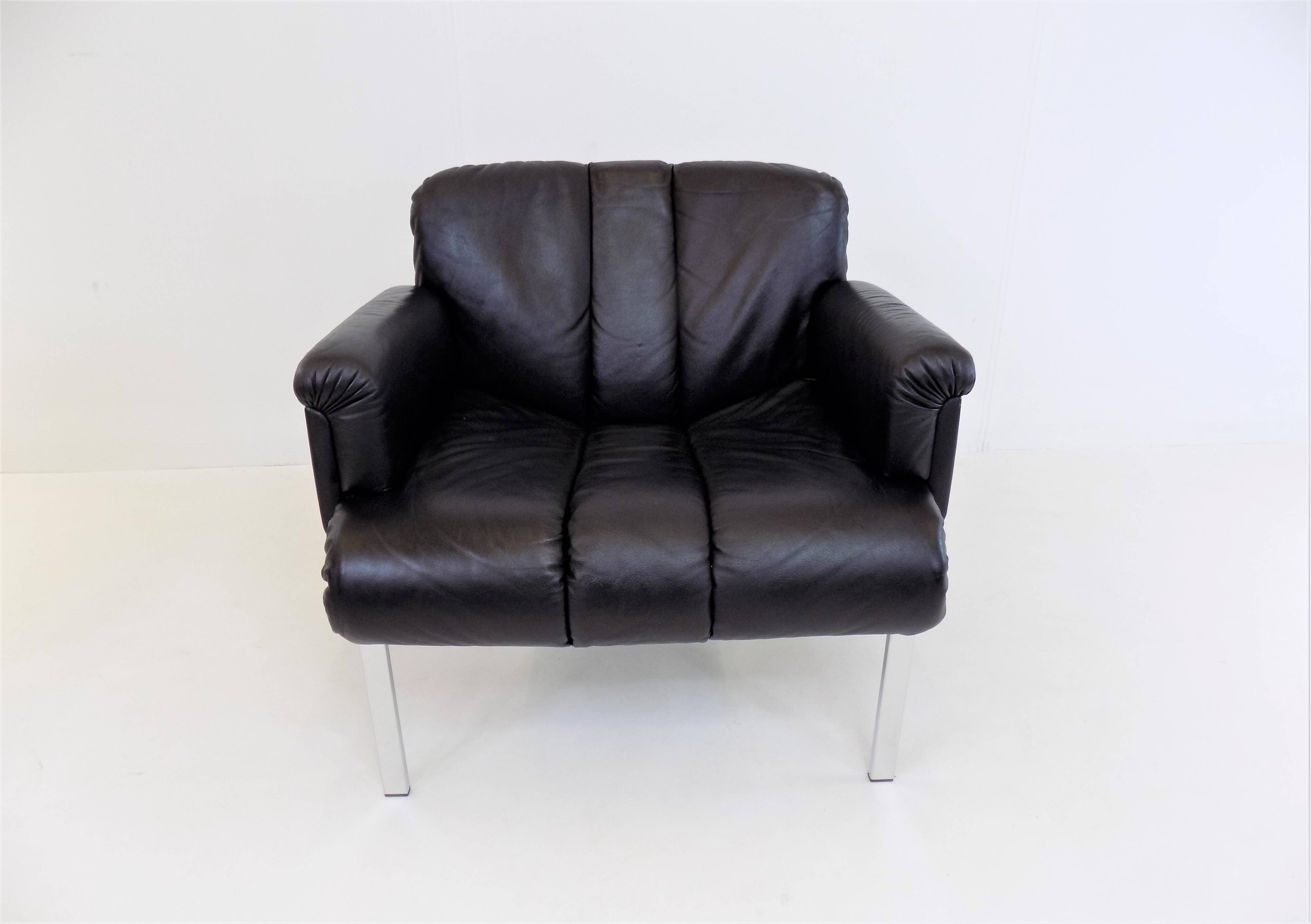 Set of 2 Girsberger Eurochair leather armchairs