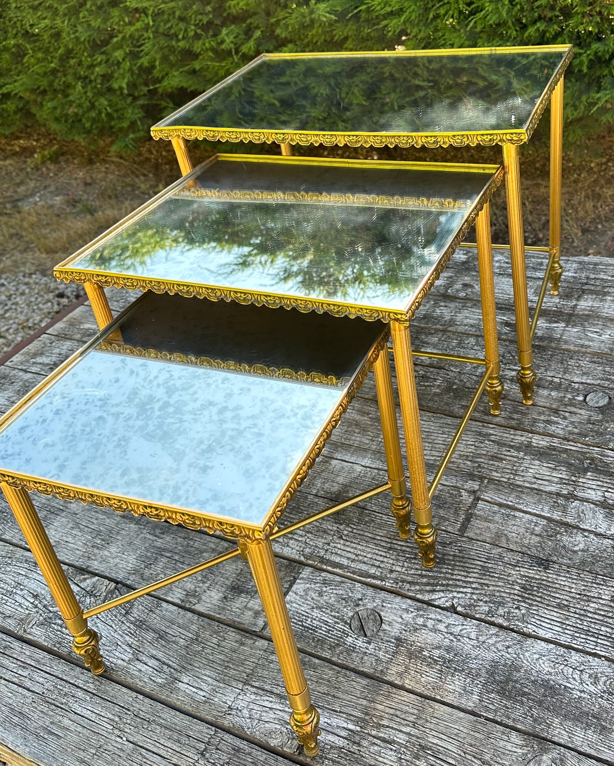 Vintage 70's nesting table in brass and mirror