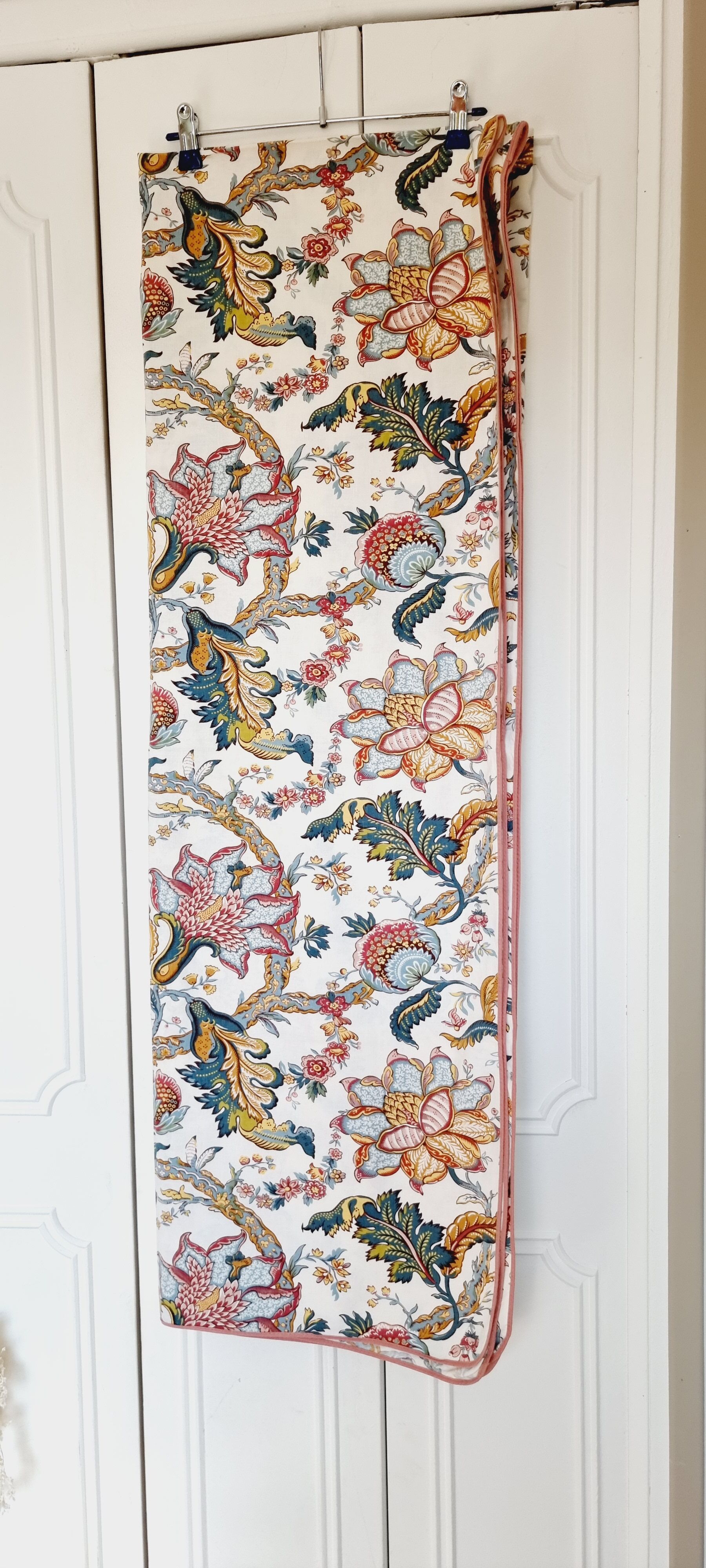 Tablecloth 250x150 and 12 towels 50x50 by Paula Marrot (1902-1987) painter on canvas