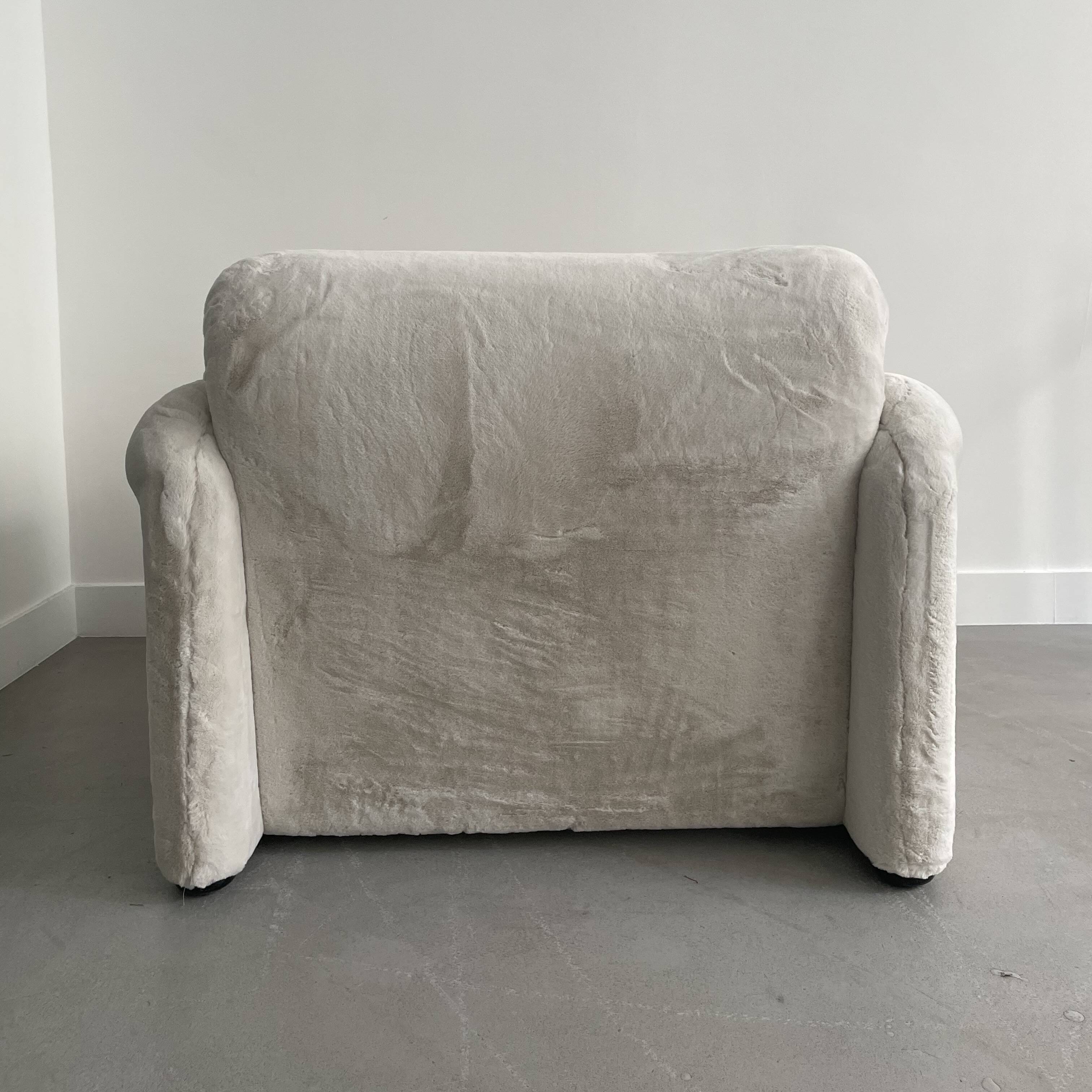 Maralunga armchair by Vico Magistretti for Cassina in fur