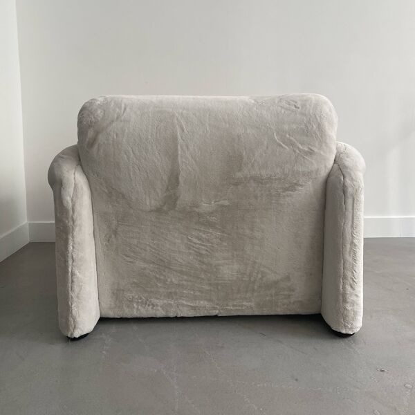 Fauteuil Maralunga par Vico Magistretti pour Cassina  en fourrure