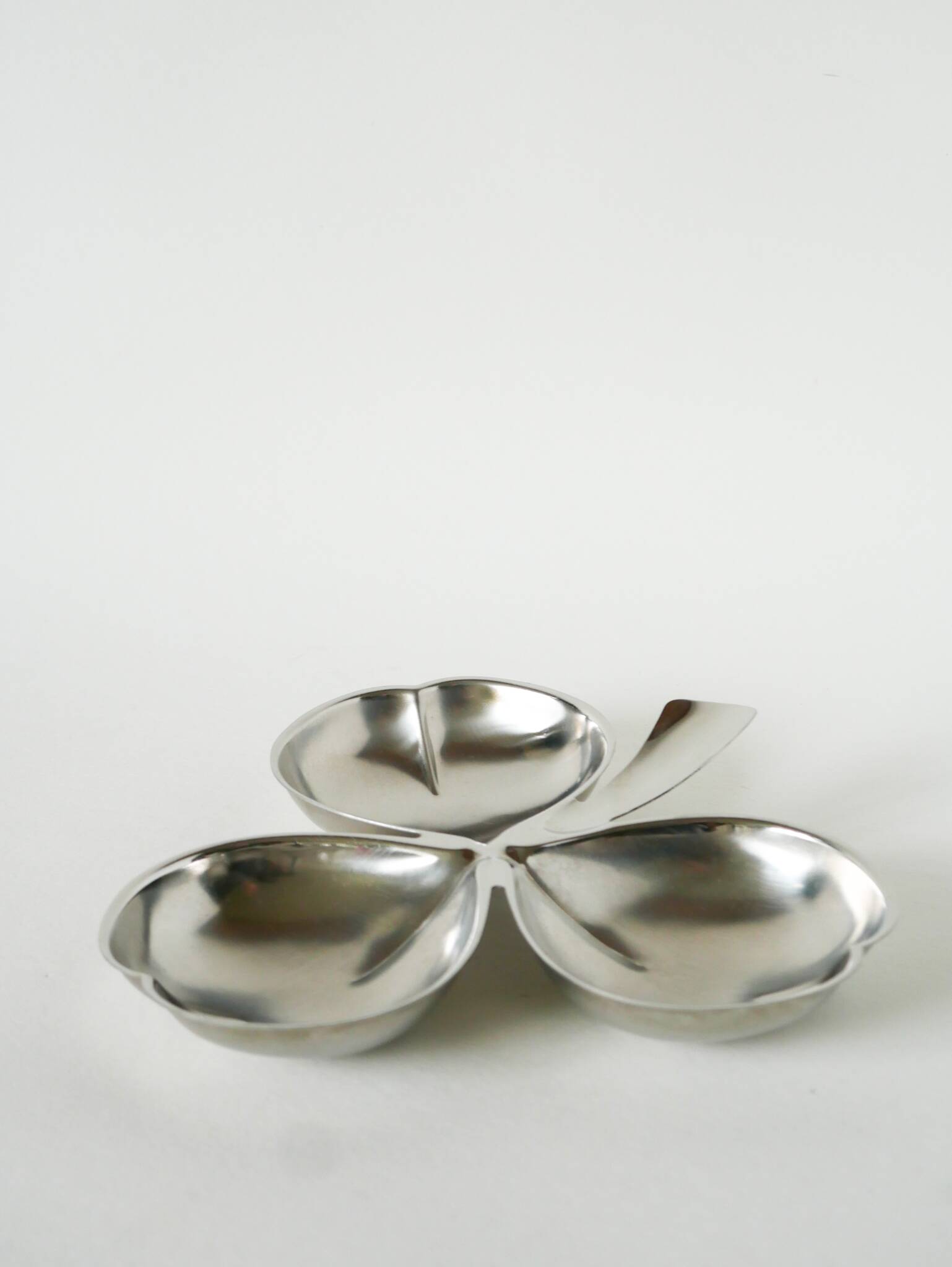 Stainless steel pocket emptier, Clover model, Design, 1970