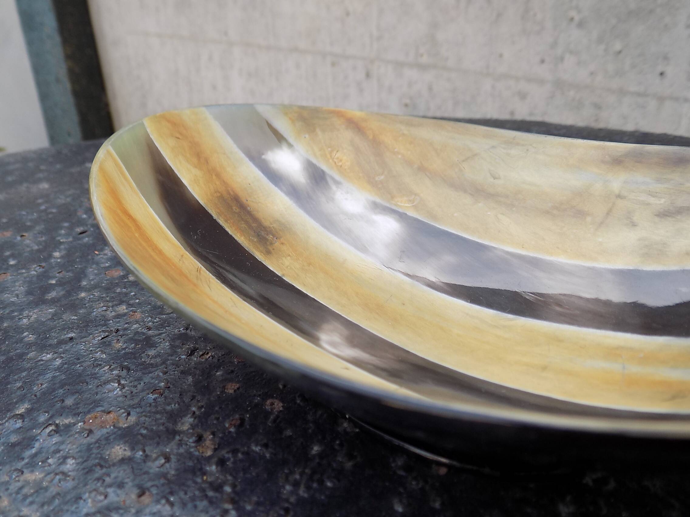 Imitation horn pocket emptier