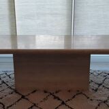 Table basse en travertin beige clair polie.