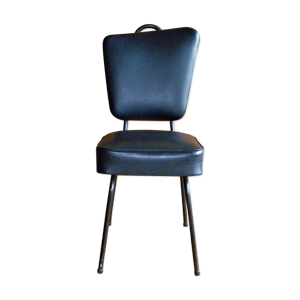 chaise à dossier asymétrique