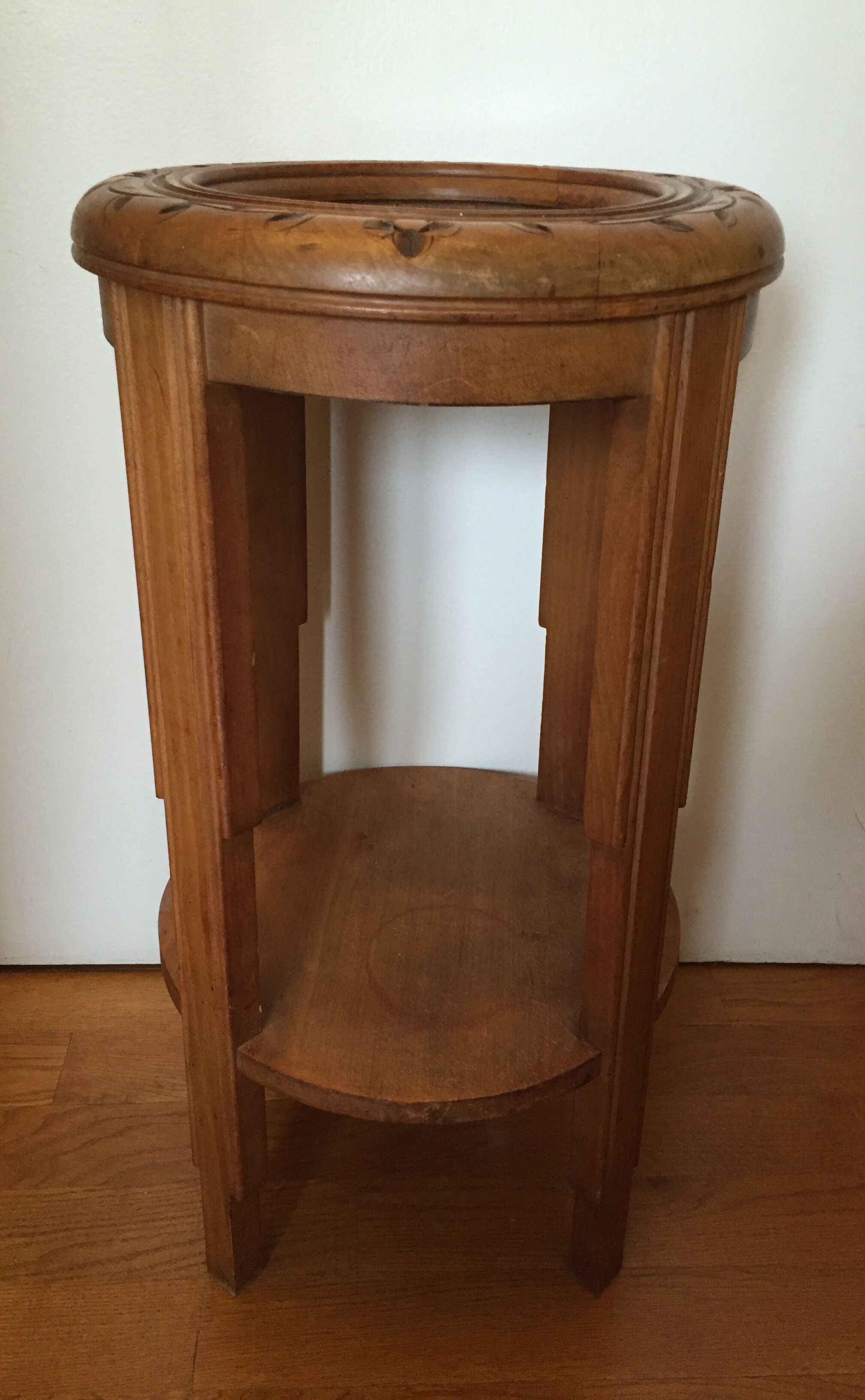 Art deco pedestal table