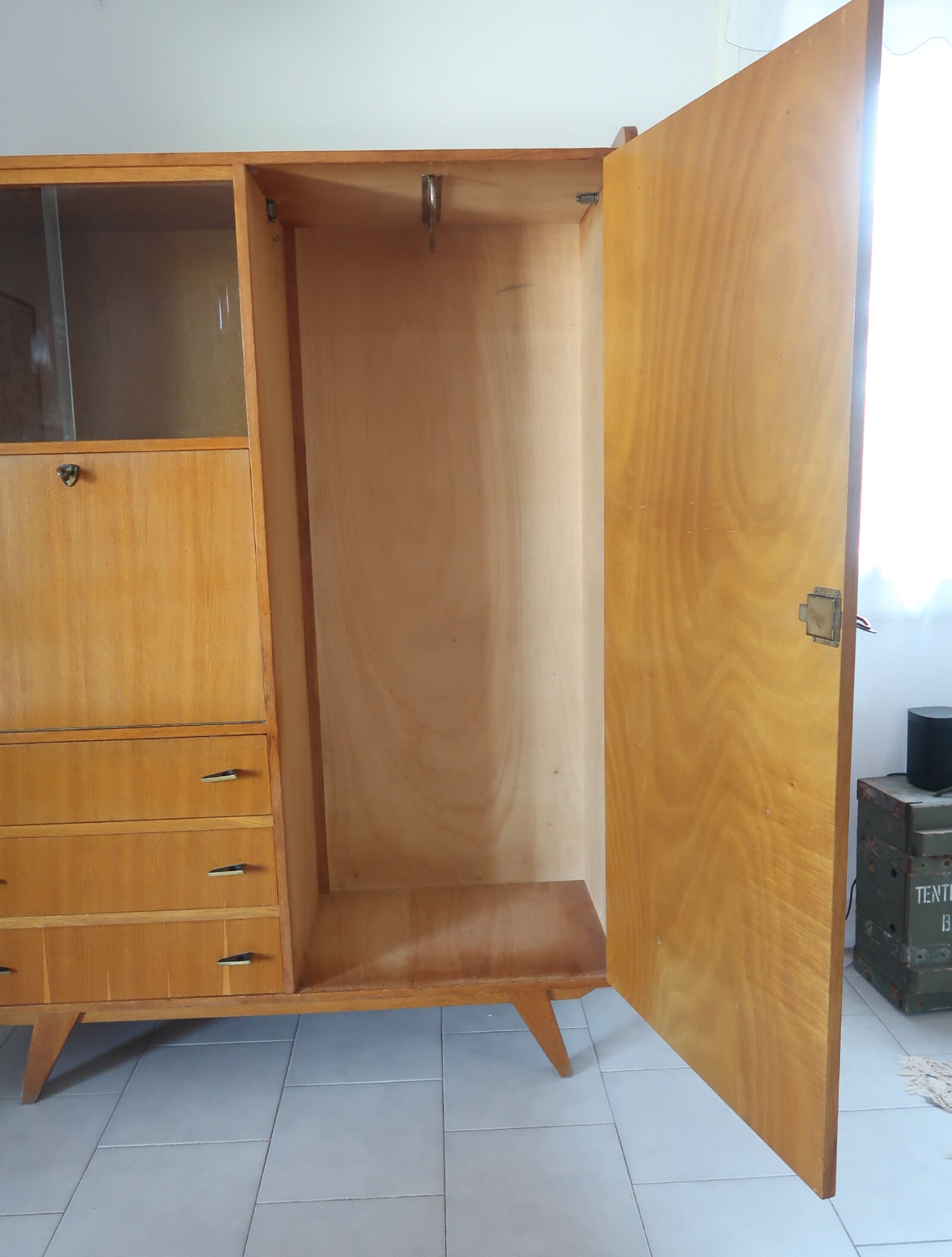 Armoire secrétaire