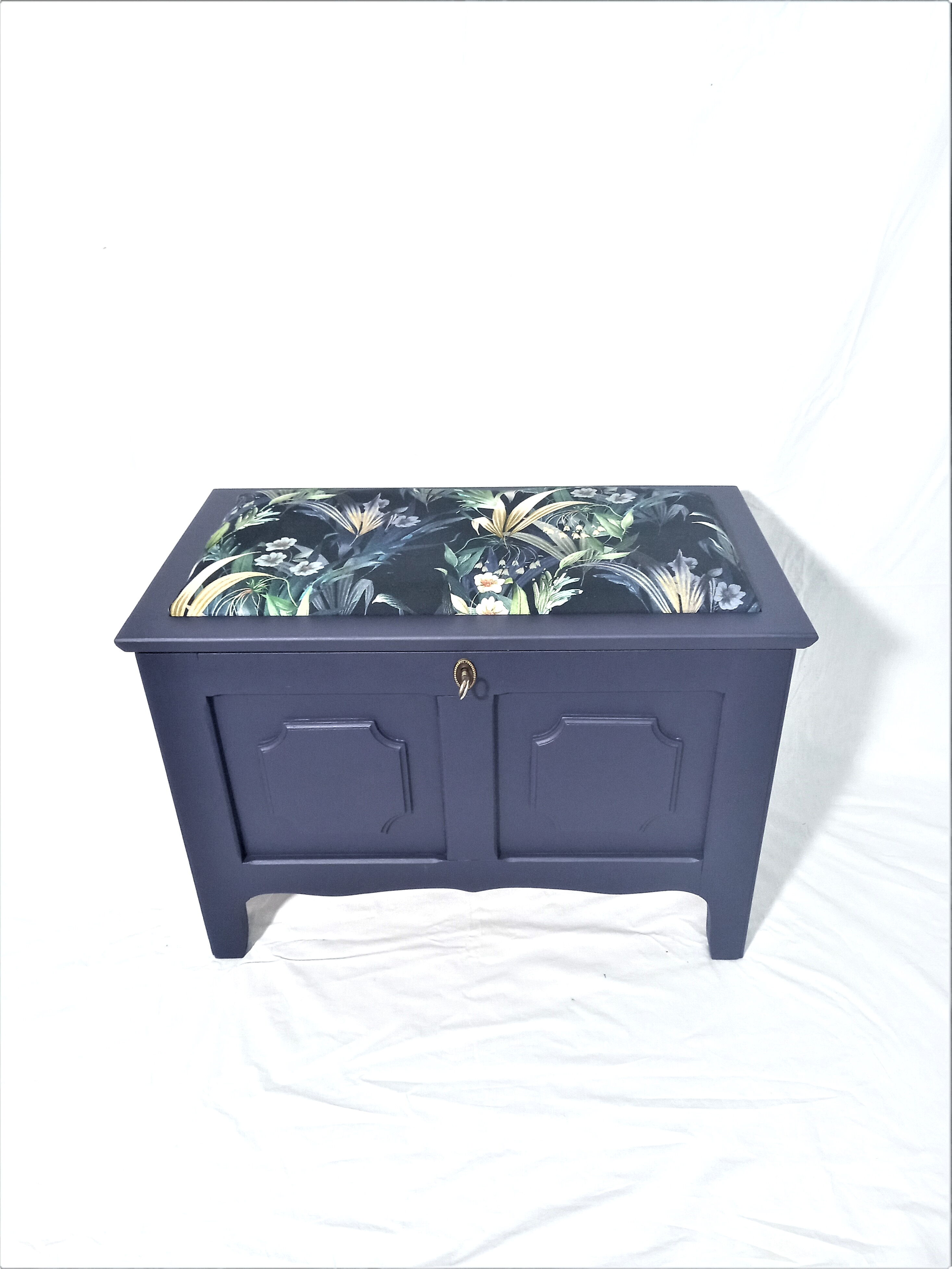 Chest in denim blue with seat top