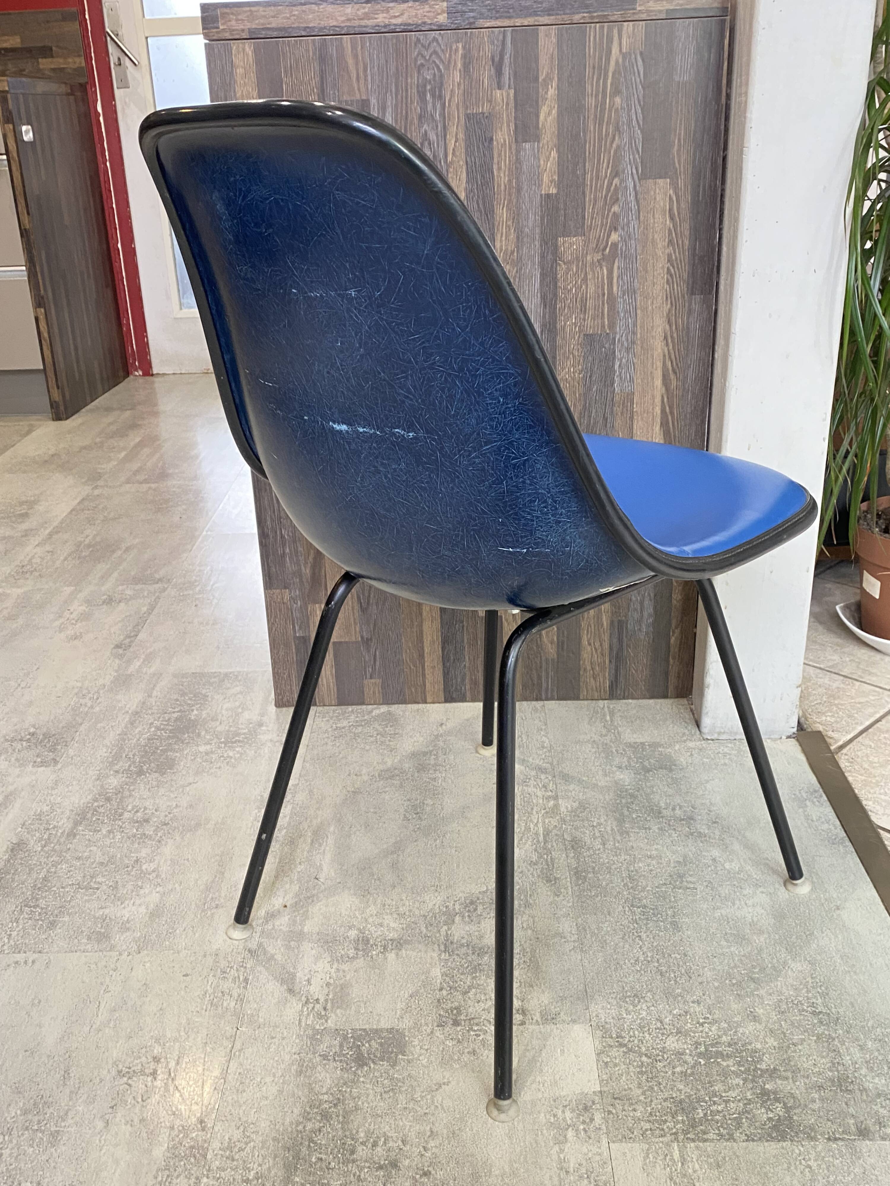 Eames Herman Miller vintage 70s blue vinyl fiberglass chair