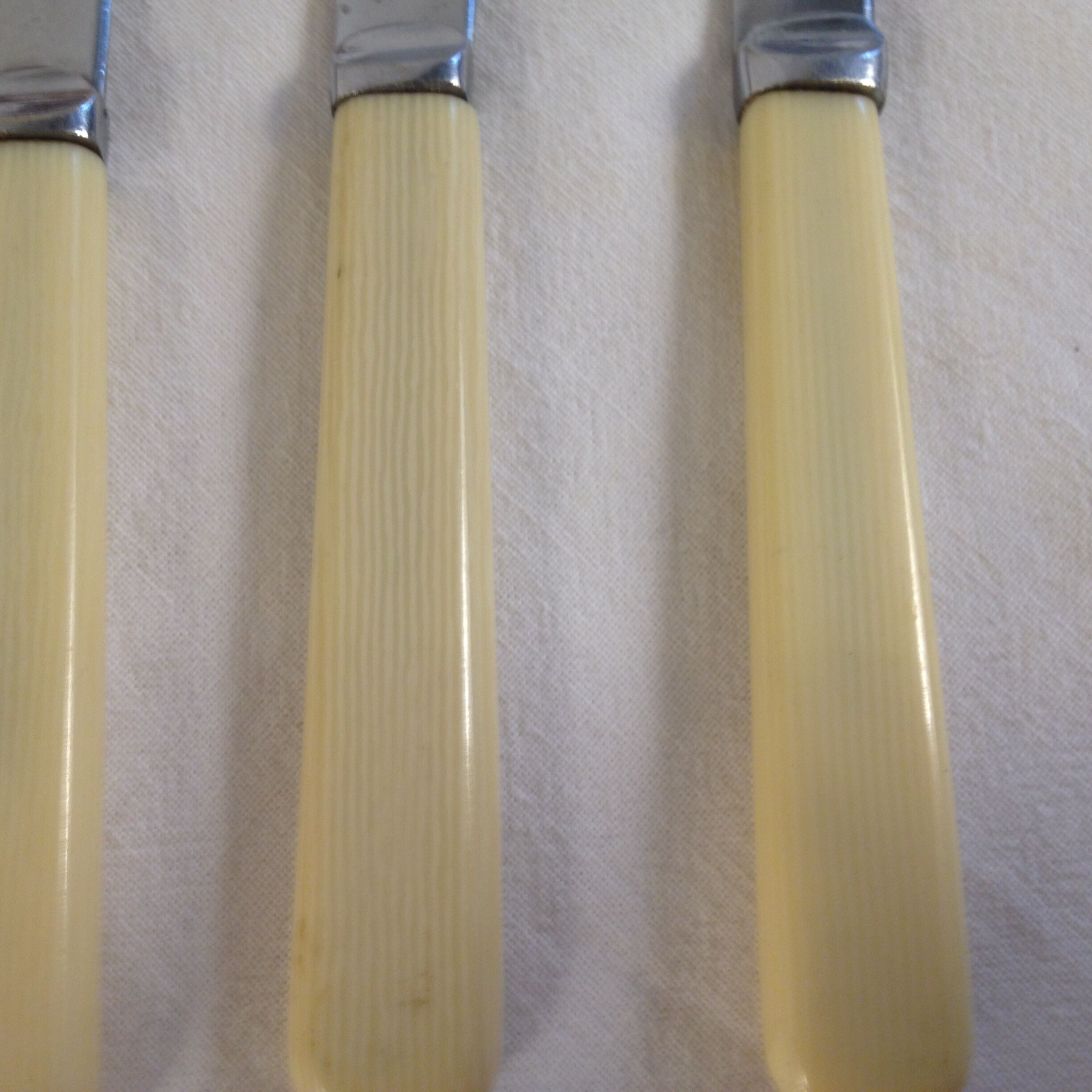 6 English butter knives