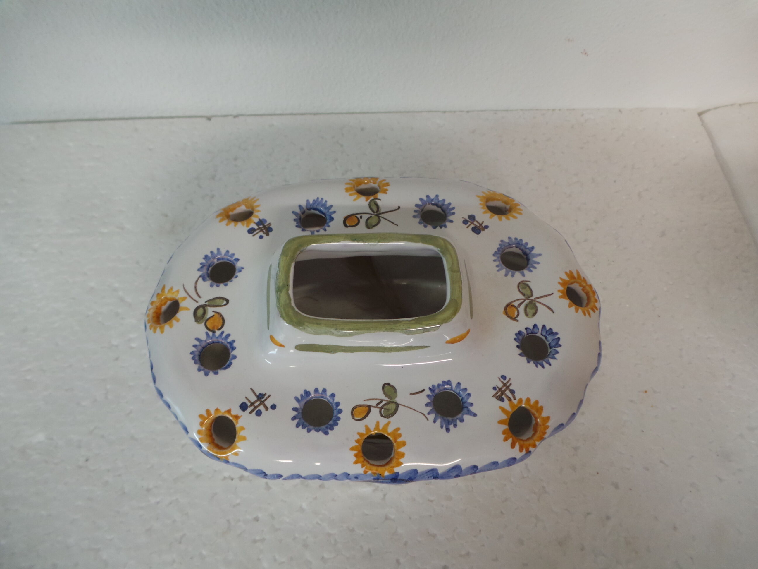 Flowers stand the handmade Toulouse faiencerie