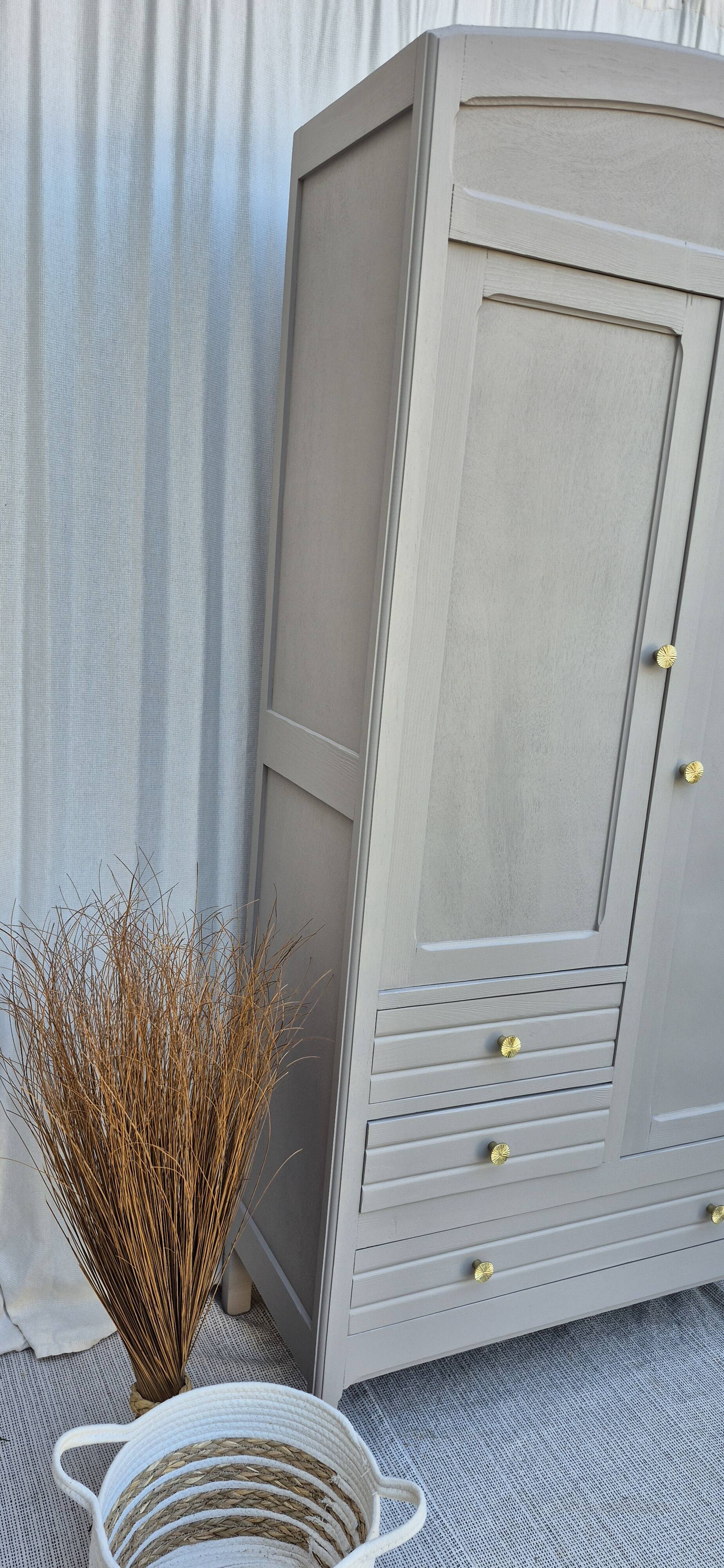 Armoire Parisienne d'hôtel