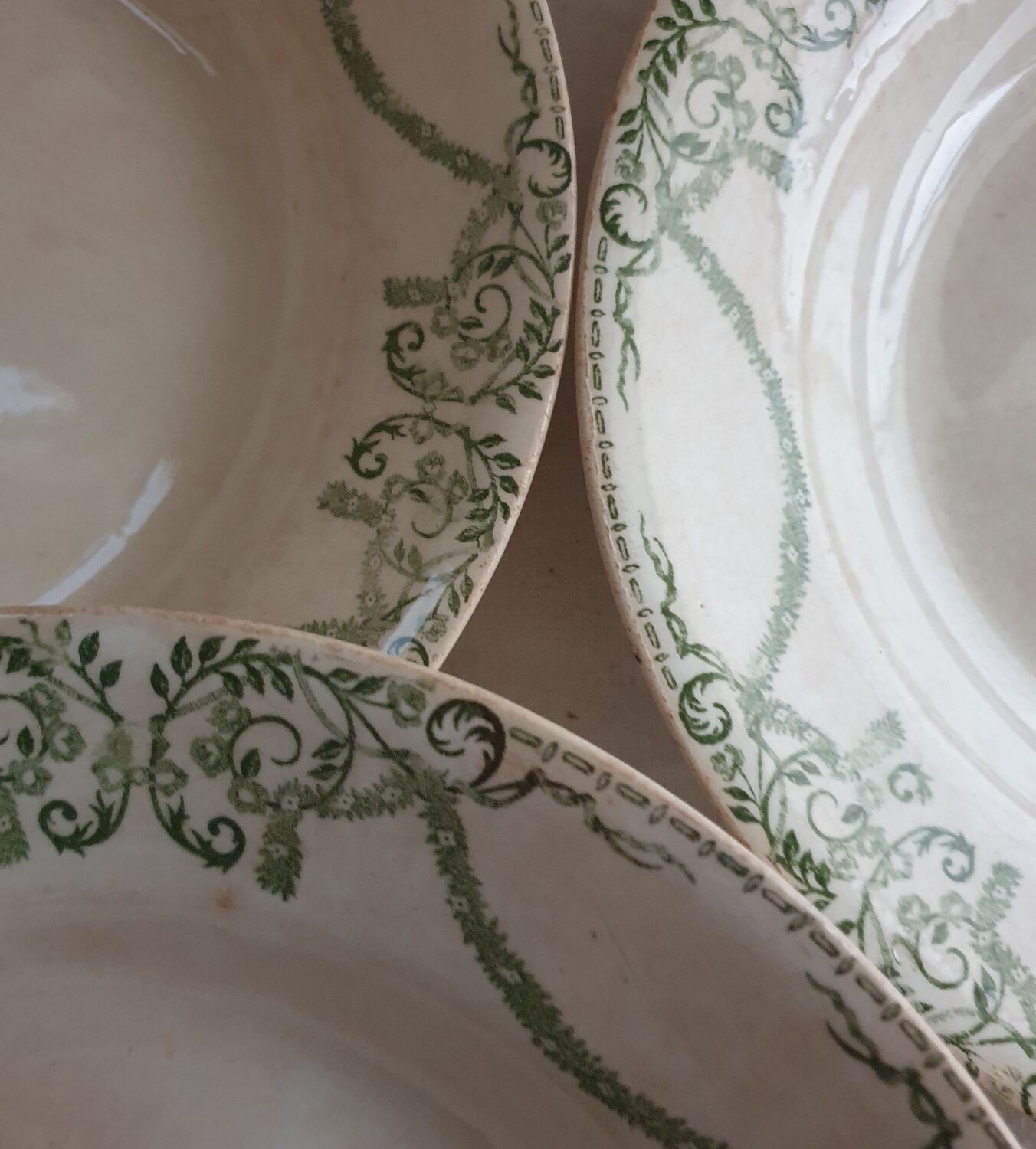 Suite of 5 plates terre de fer Creil and Montereau