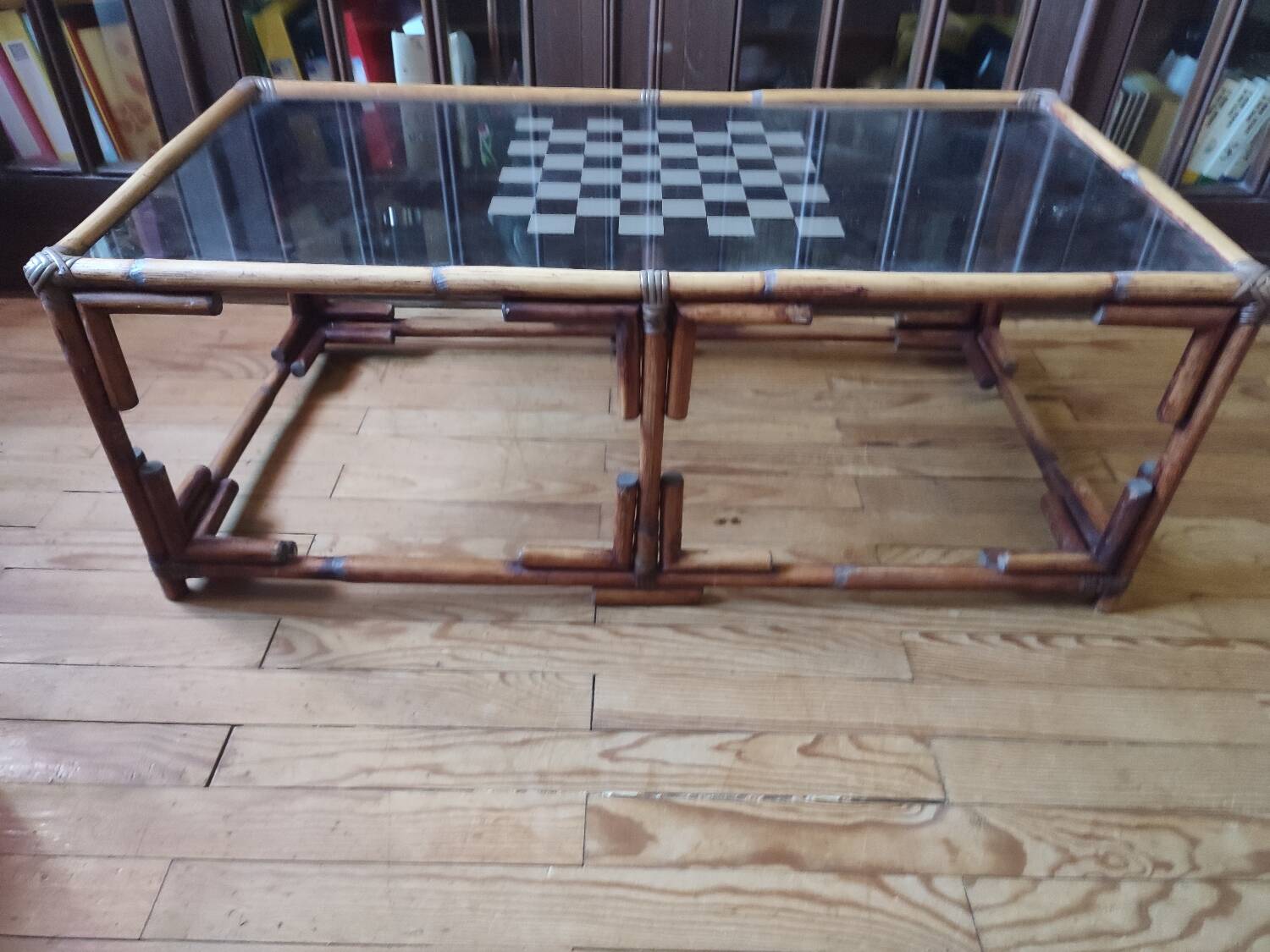 Table basse en rotin foncé