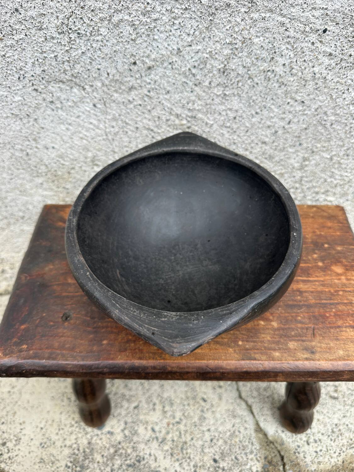Ancient bowl, Colombian ceramic pottery La Chamba.