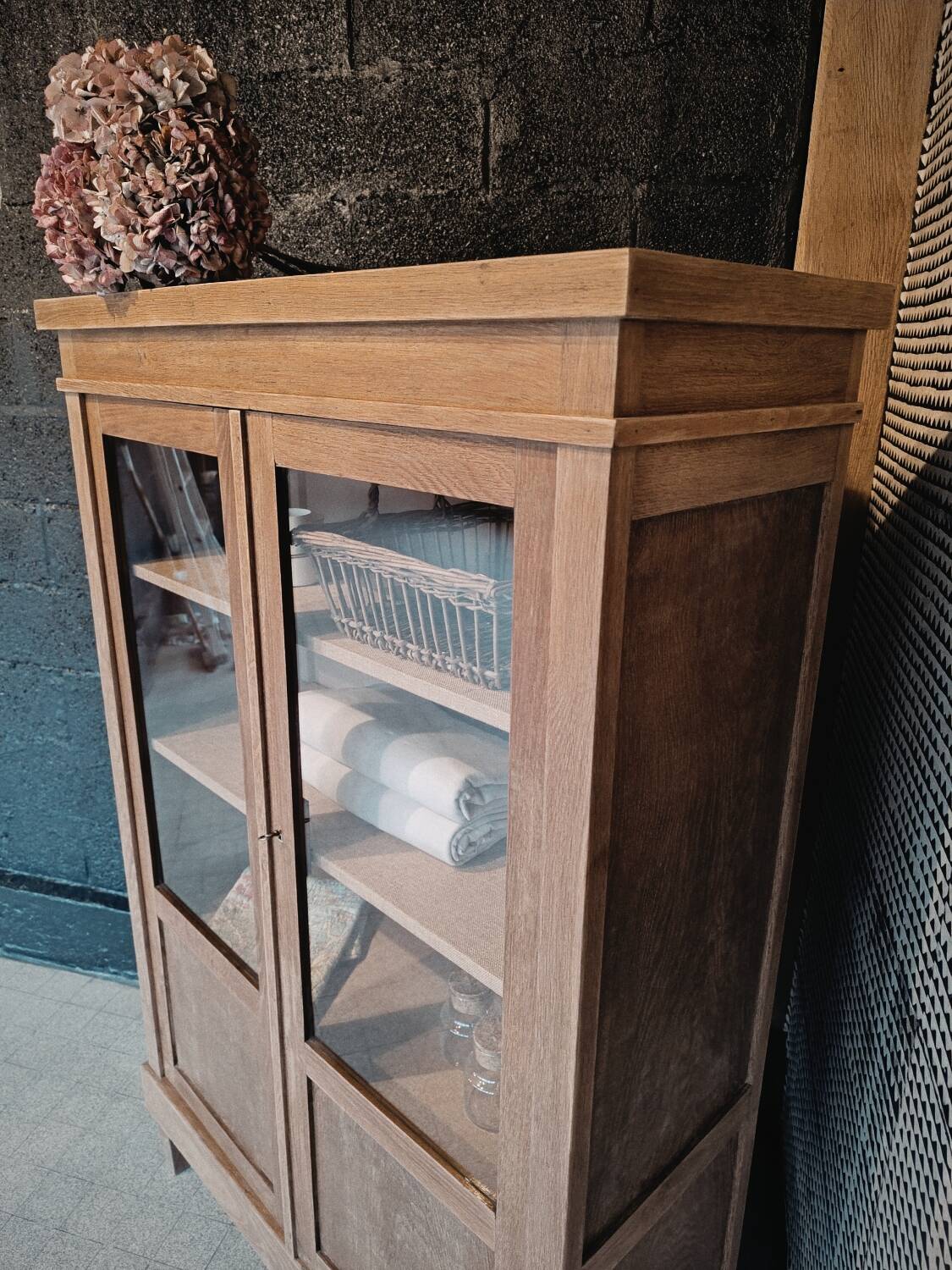 Antique display cabinet / vintage bookshelf