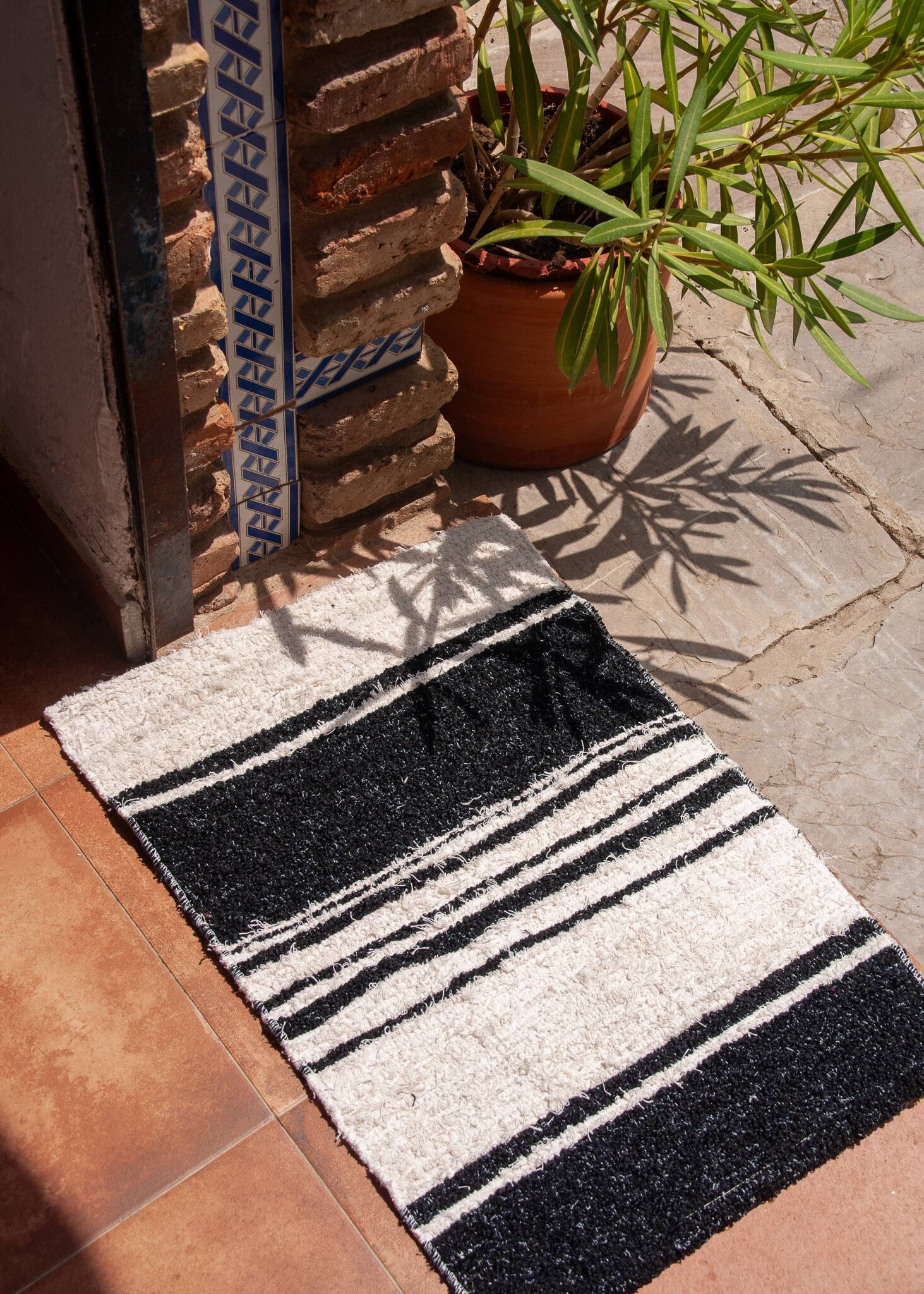 Handwoven recycled cotton rug - 40 x 60 cm