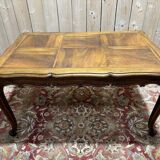Table à manger en noyer de style Louis XV