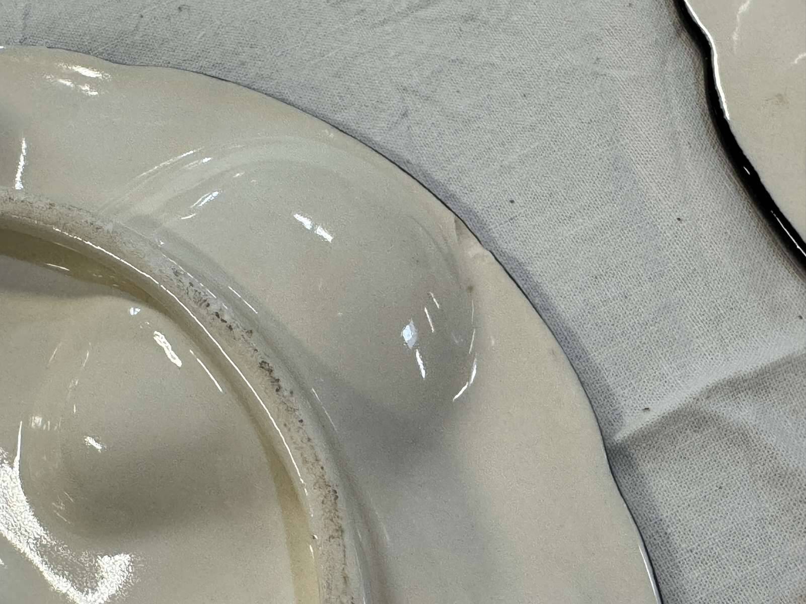 Oyster service in Quimper pottery from the 1950s.