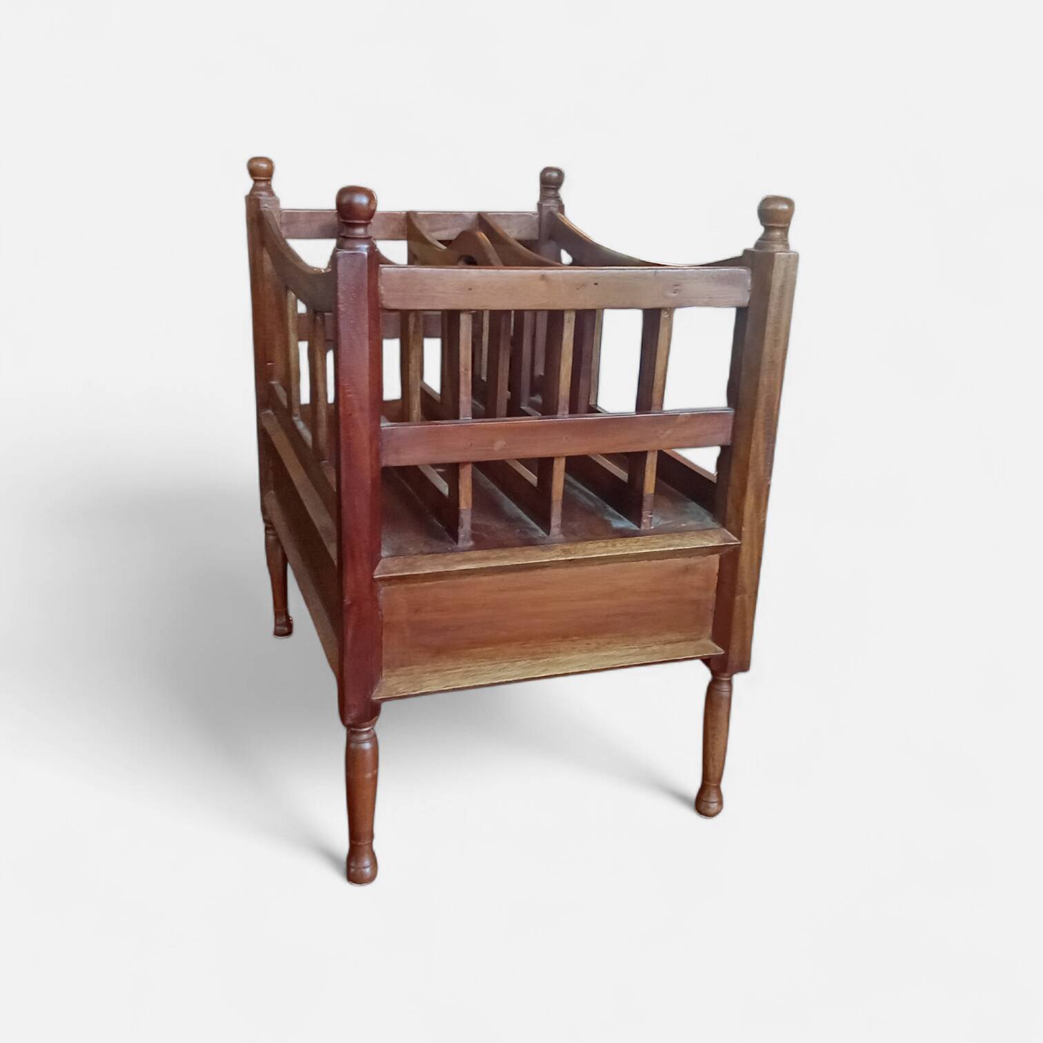 Ancien porte revue en bois