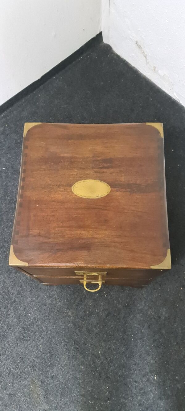 Table de chevet en bois vintage de campagne militaire par Reprodux England