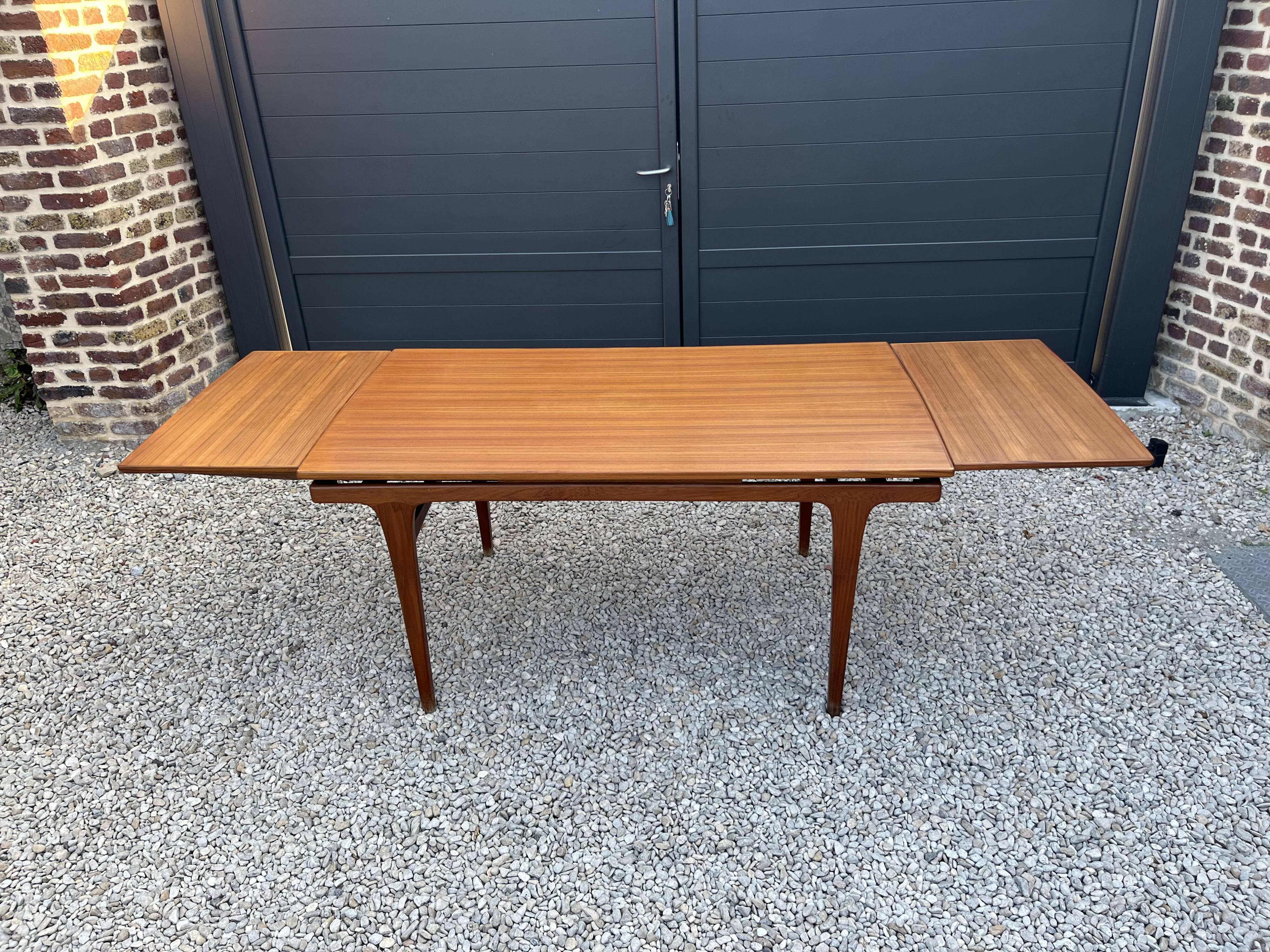 Table de repas scandinave en teck