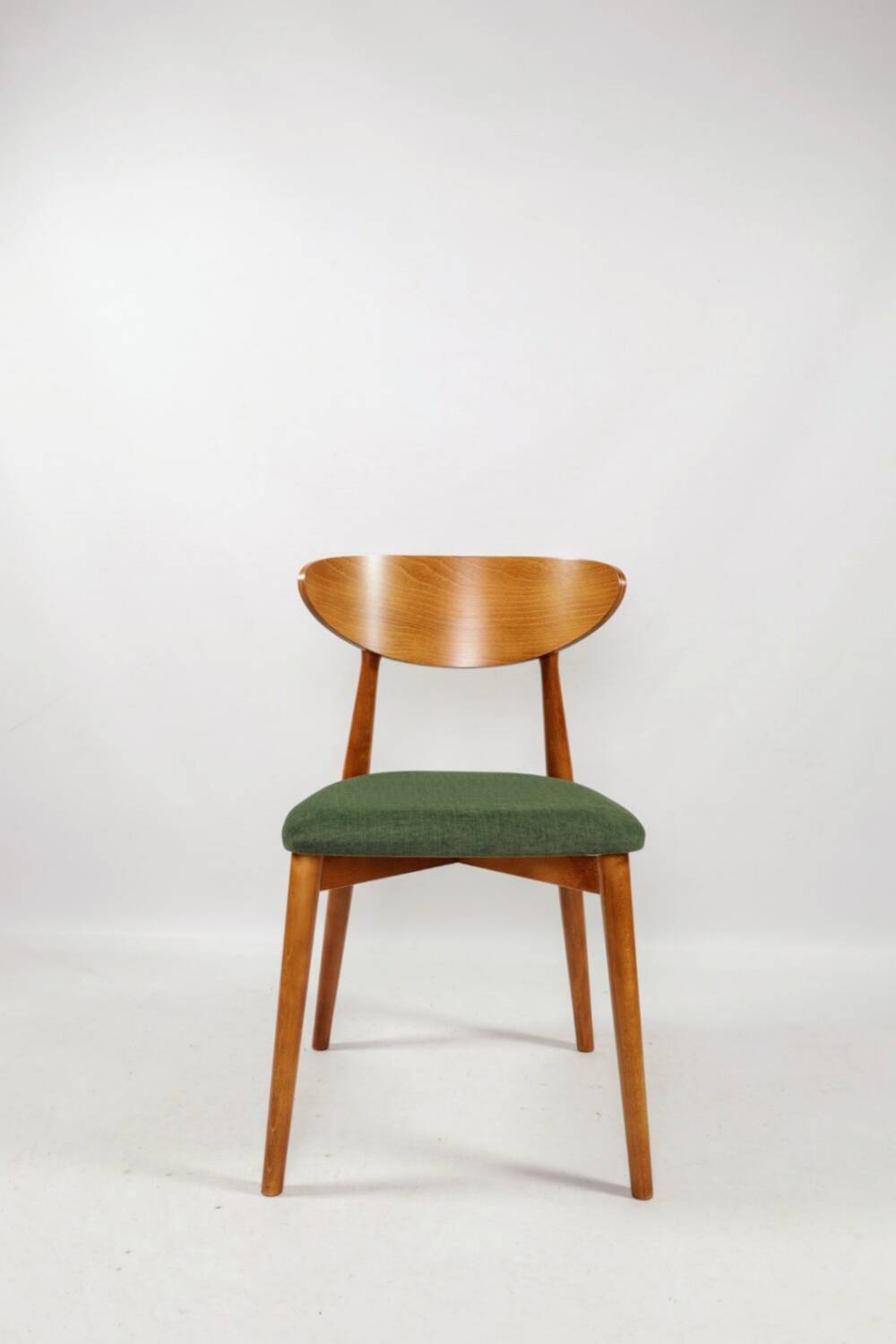 Scandinavian design dining room chairs in green velvet, set of 4