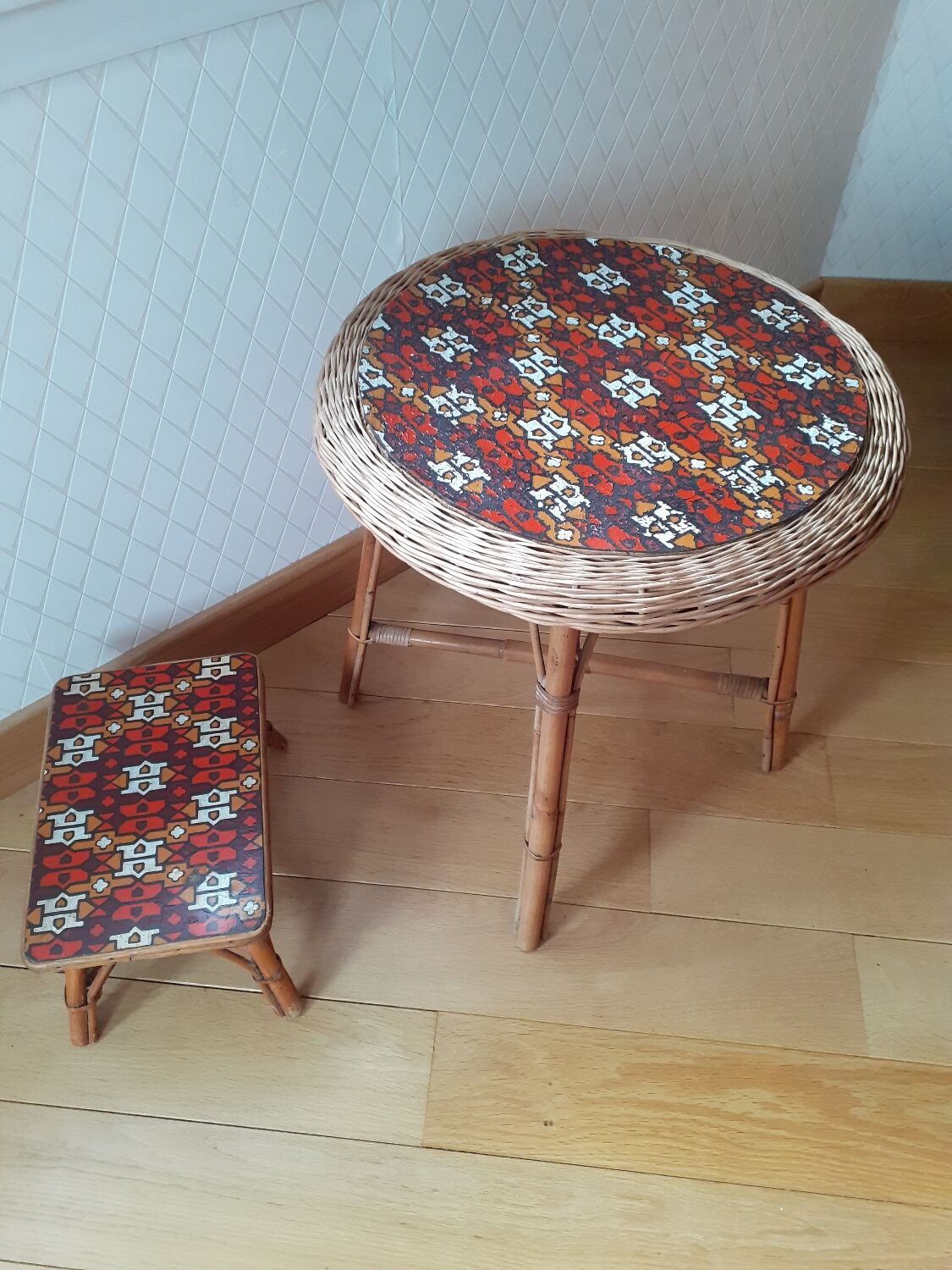 Rattan table and its small bench