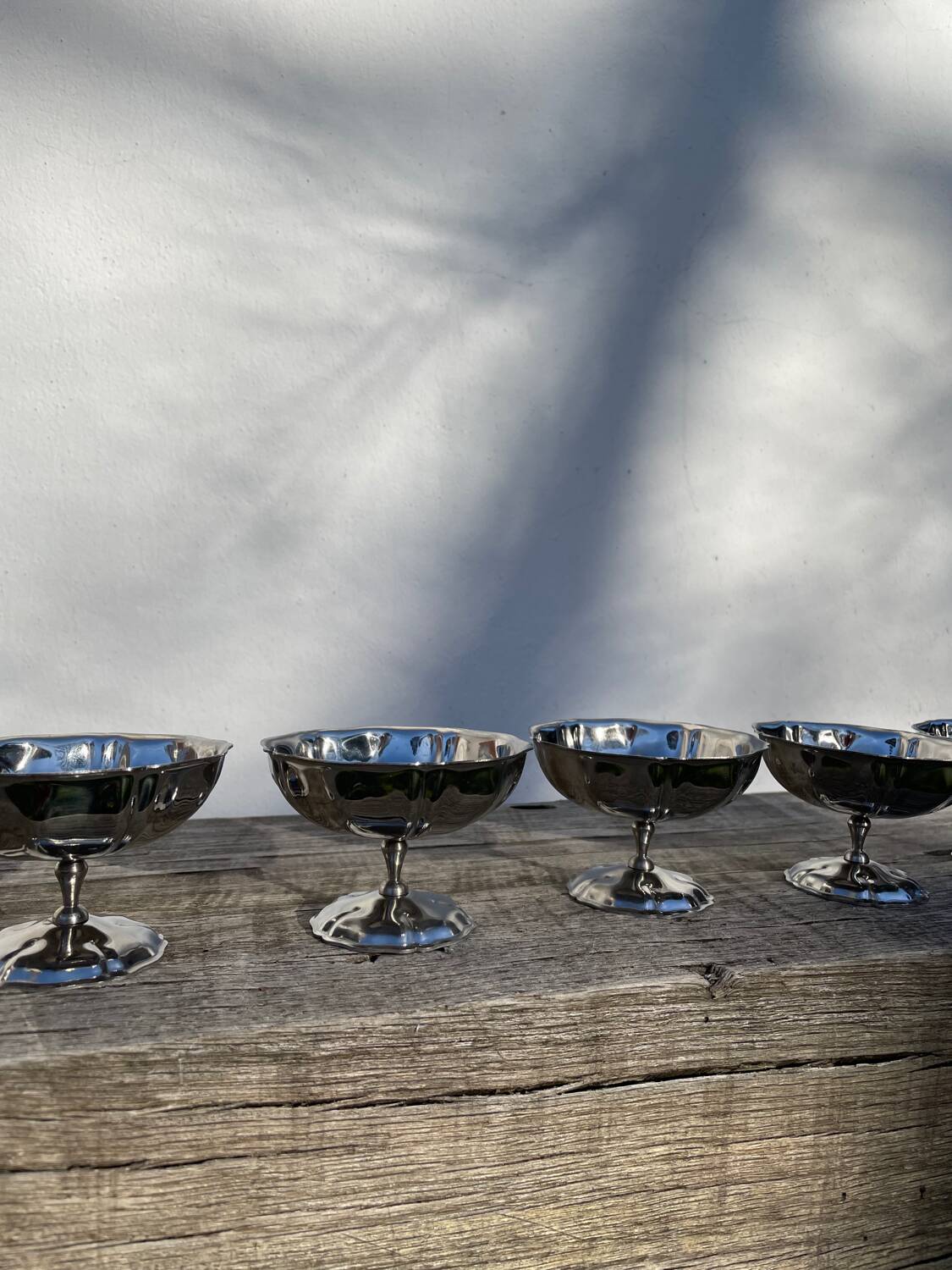 6 stainless steel cups on foot 1970