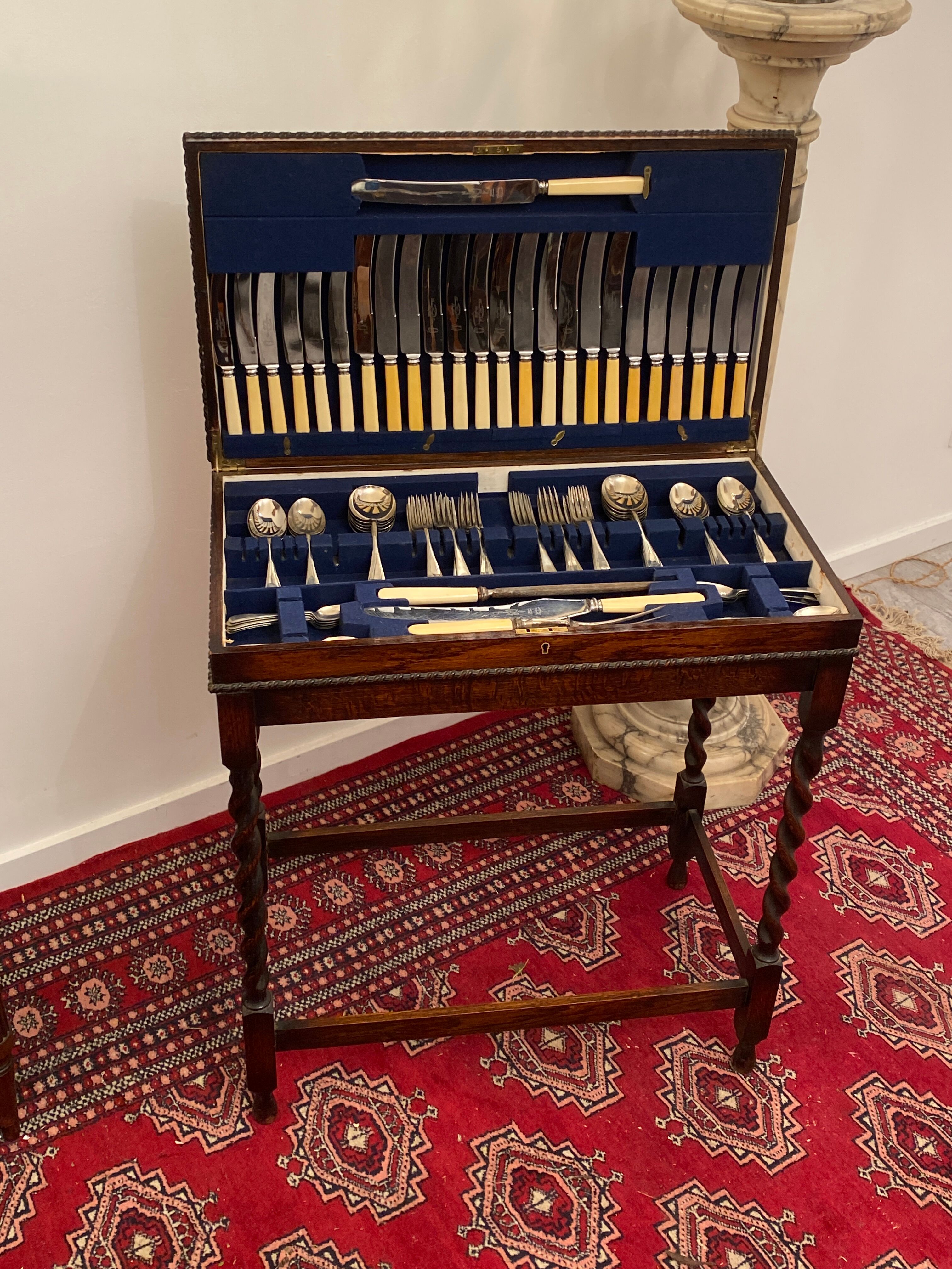 Silver furniture menagere 100 pieces Thomas Ward & Sons Sheffield late 19th