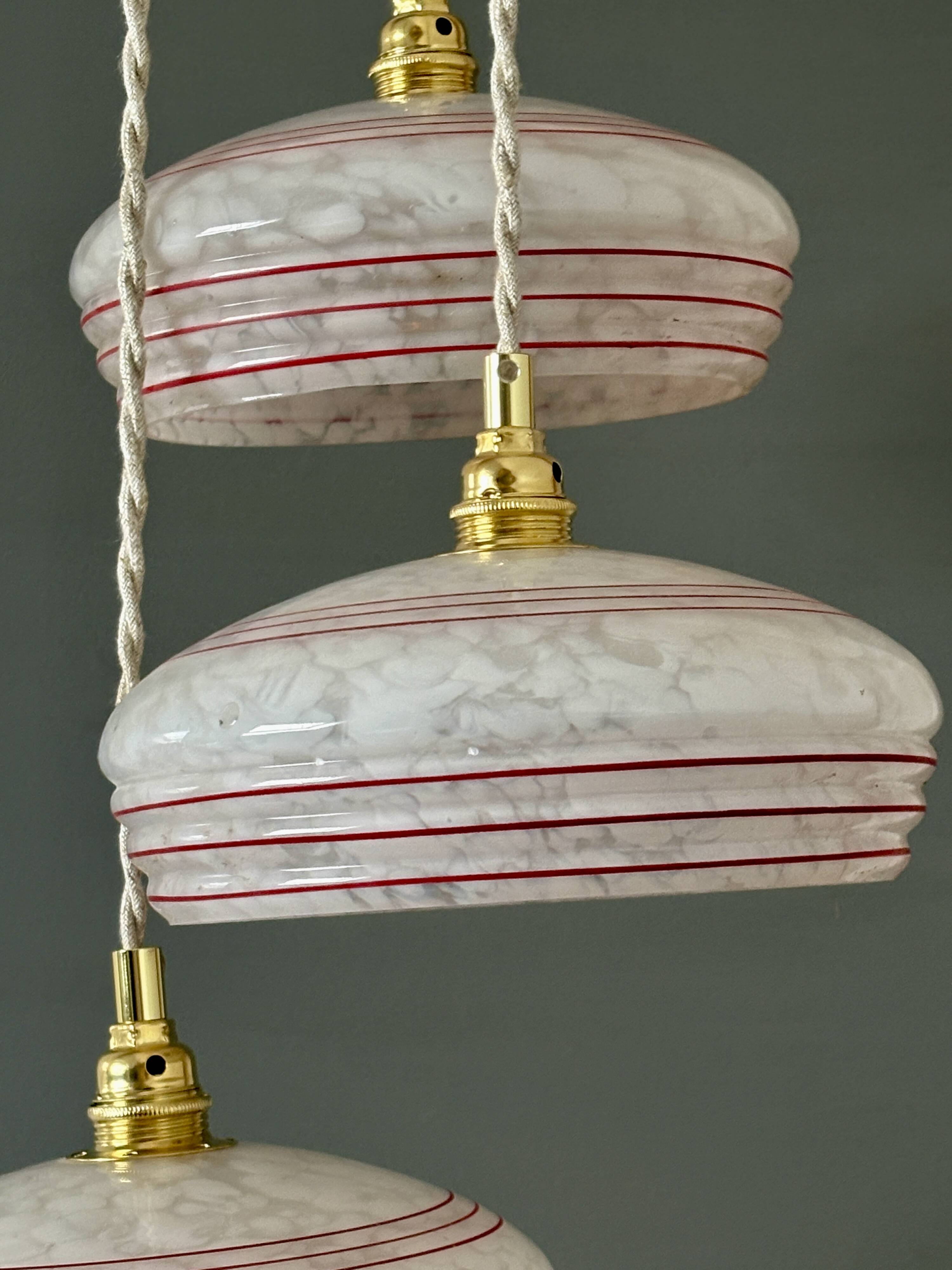 Vintage triple suspension lampshade in Clichy glass, white and red.