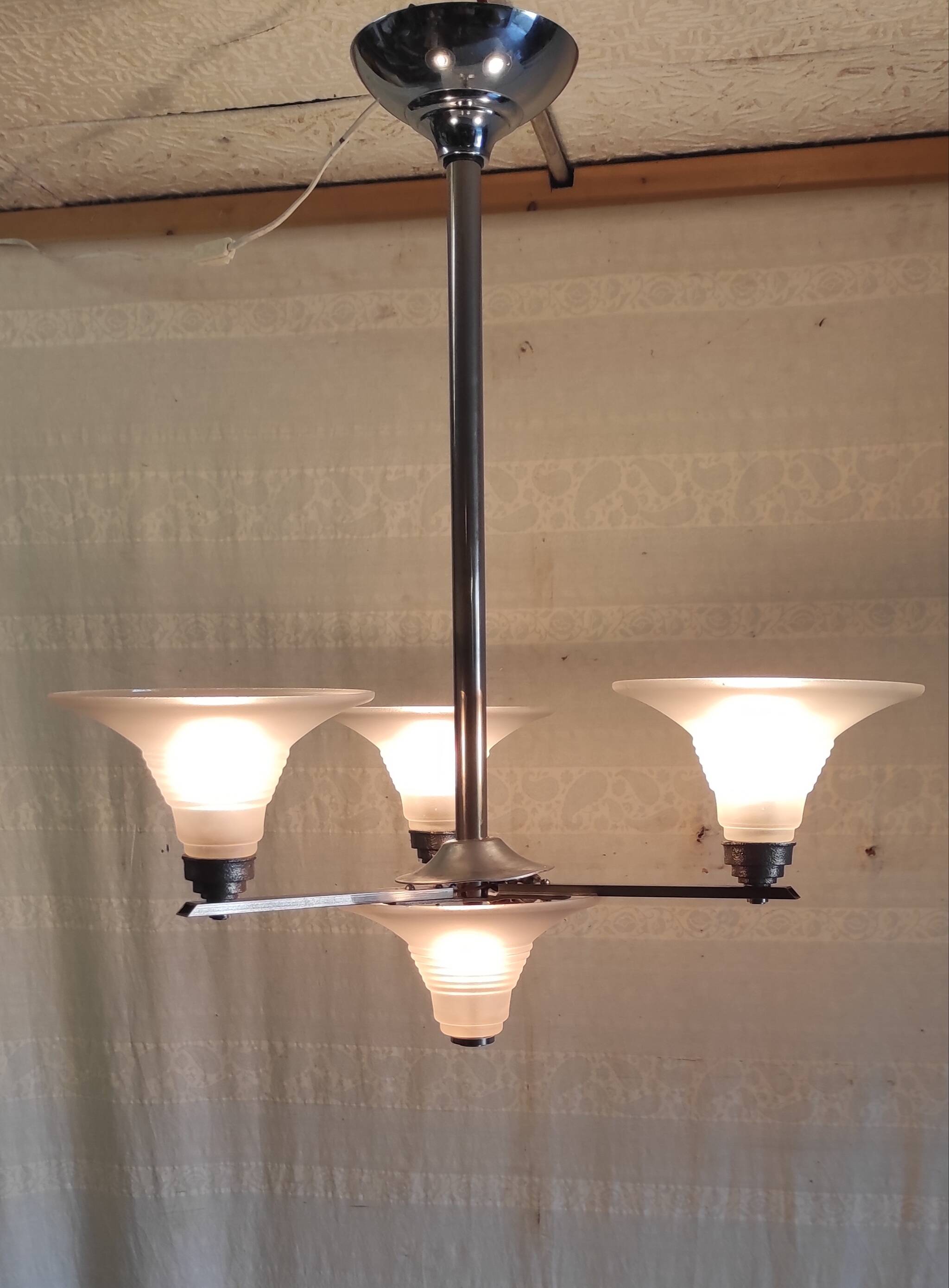 Art Deco chandelier with 4 lights in metal and glass - 1930s/40s