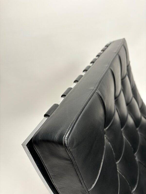 Paire de chauffeuses Barcelona attribuées à Mies Van Der Rohe pour Knoll International, années 1980