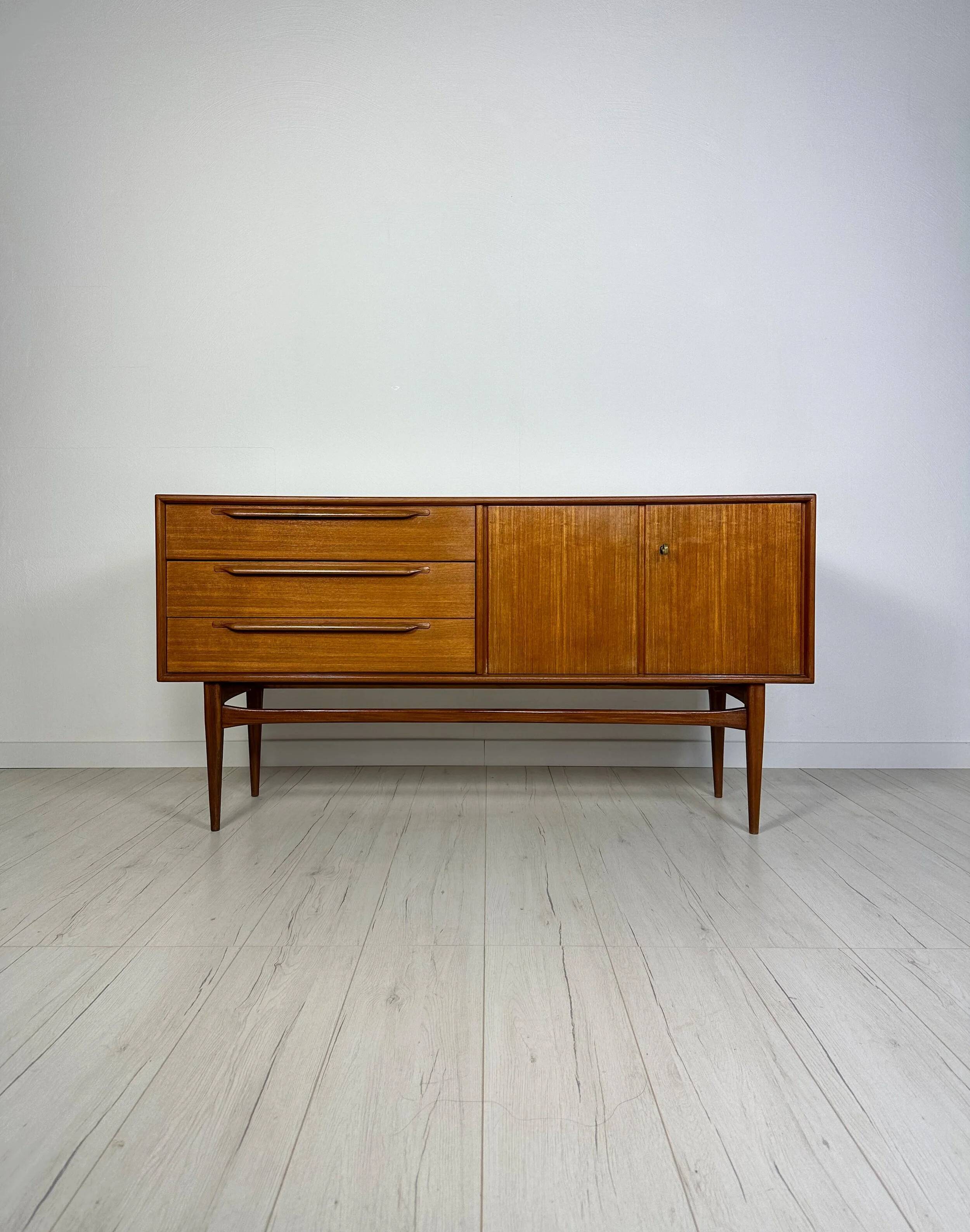 Buffet latéral vintage en teck des années 1960 par Heinrich Riestenpatt pour RT Möbel