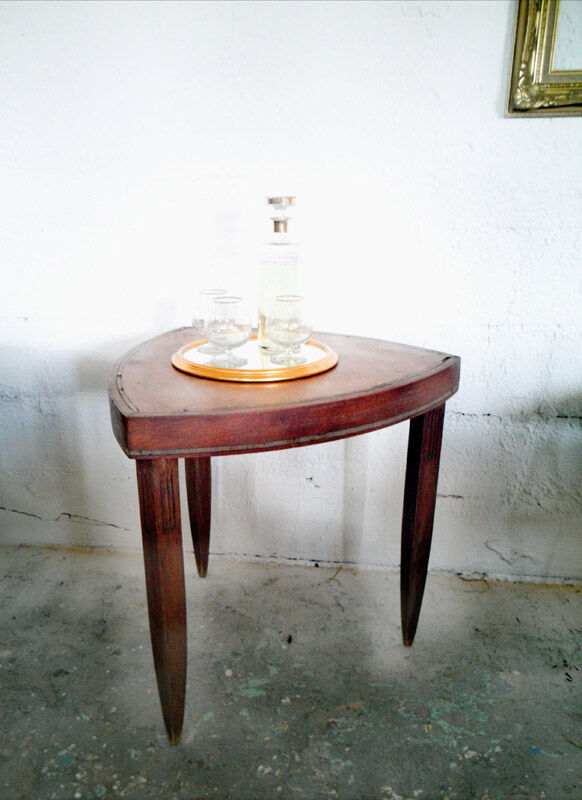 Stella pedestal table