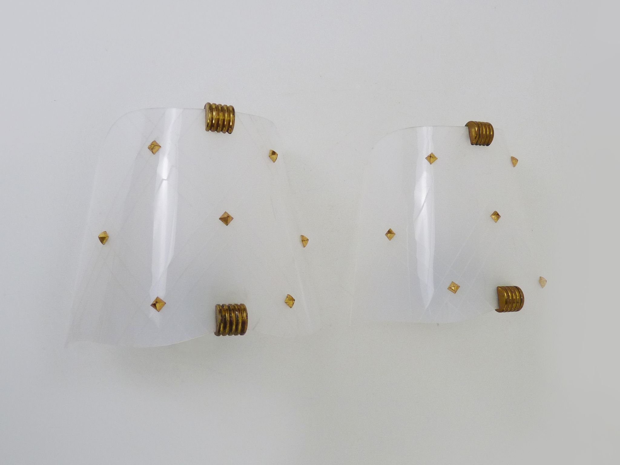 Pair of vintage wall lamps in Plexiglas and Rockabilly brass. Year 50