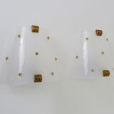Paire d'appliques murales vintage en plexiglas et laiton Rockabilly. Année 50