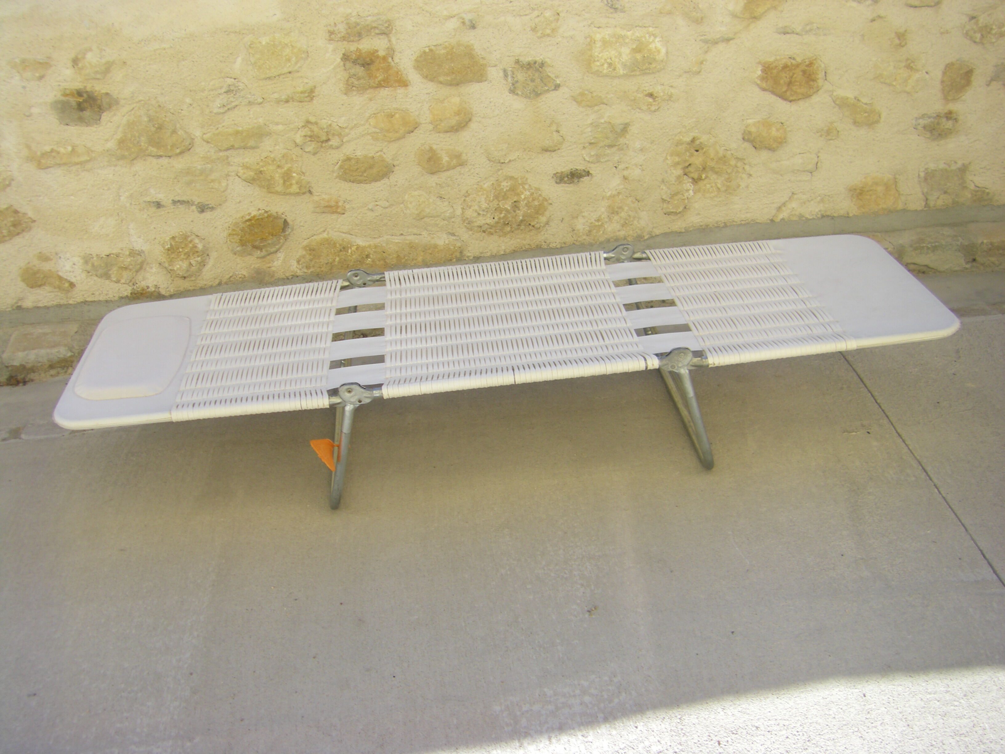 Vintage sunbathing chair