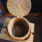 Wicker pan and vintage rope
