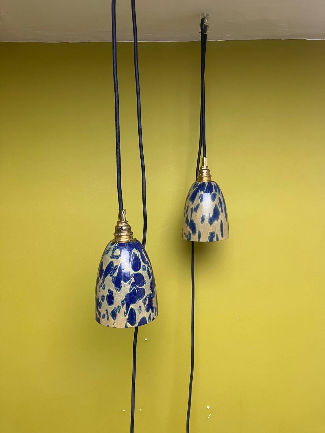 Paire de lampes baladeuses globe pate de verre vintage