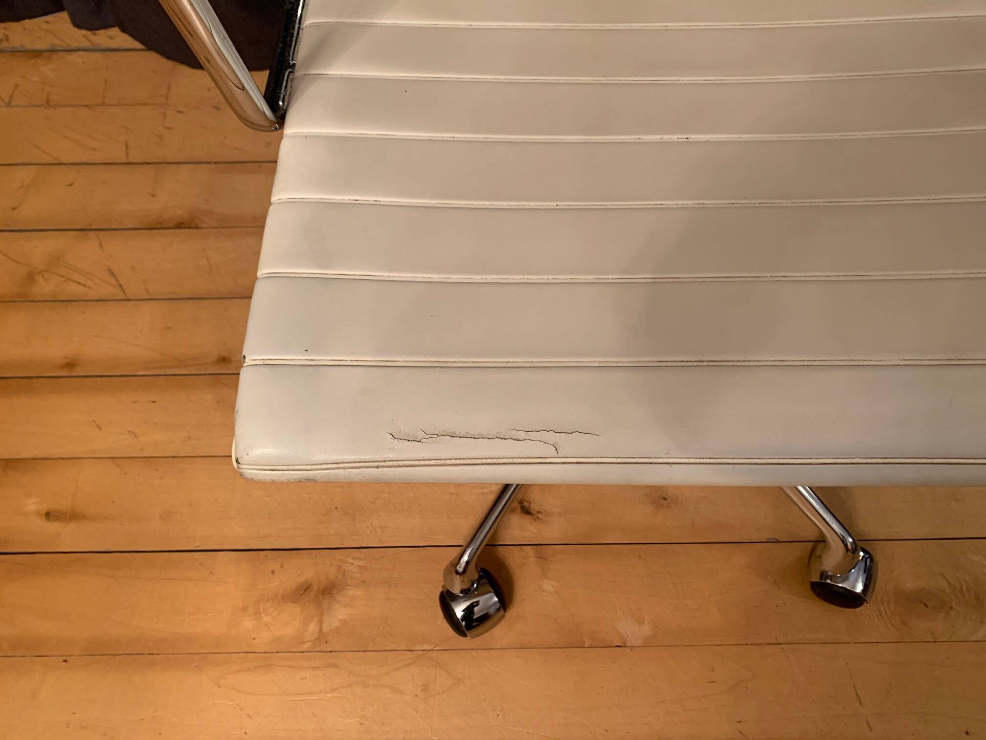 EA 119 armchair designed by Charles & Ray Eames, Herman Miller, 1970s