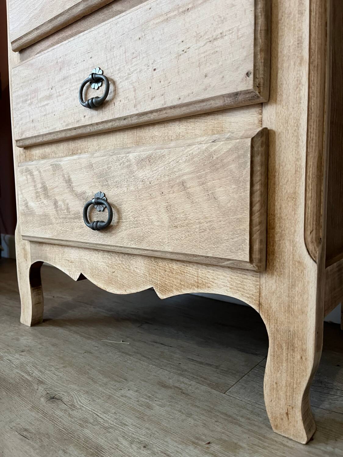 Chest of drawers