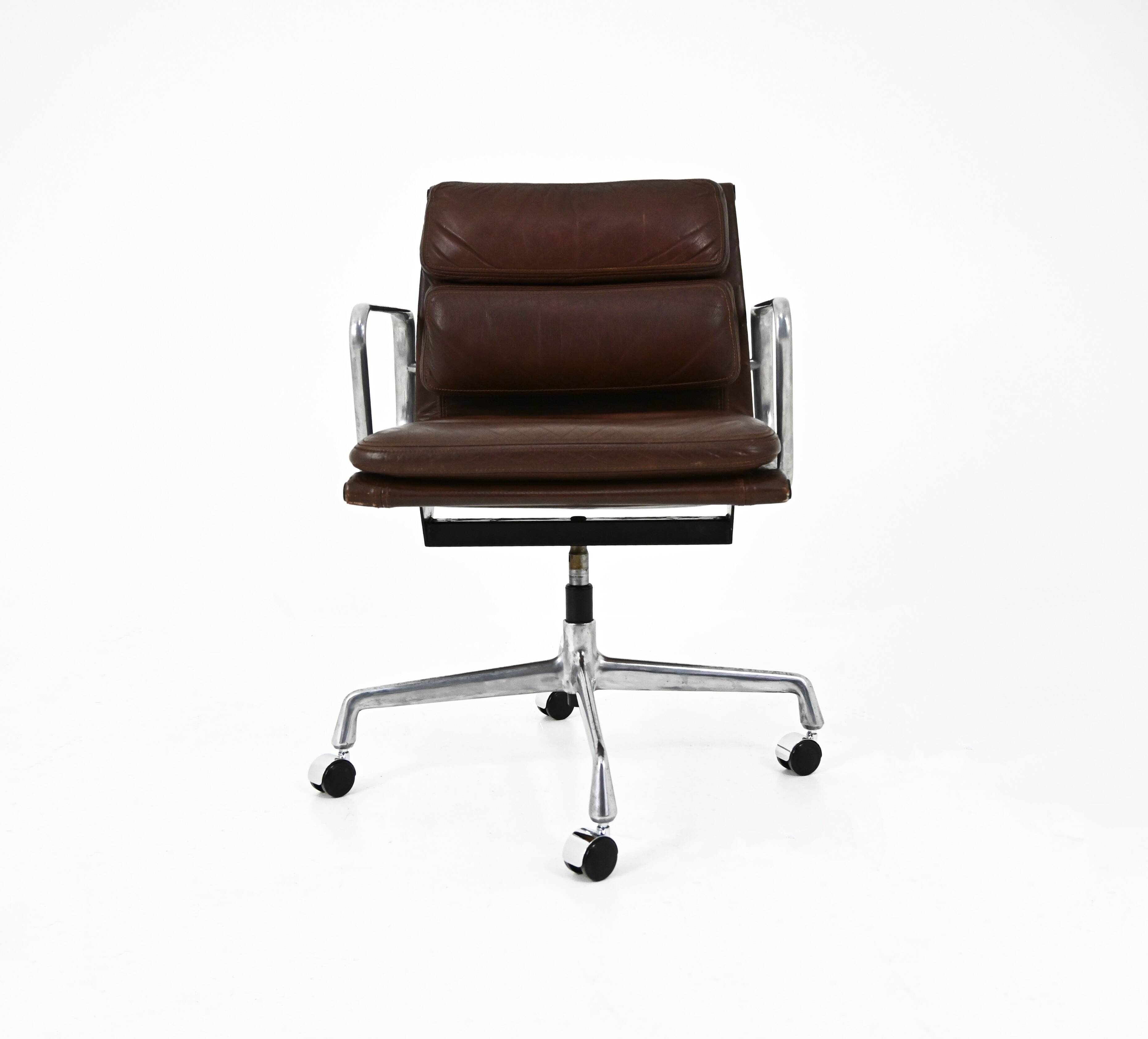Office chair by Charles and Ray Eames for Herman Miller, 1970s.