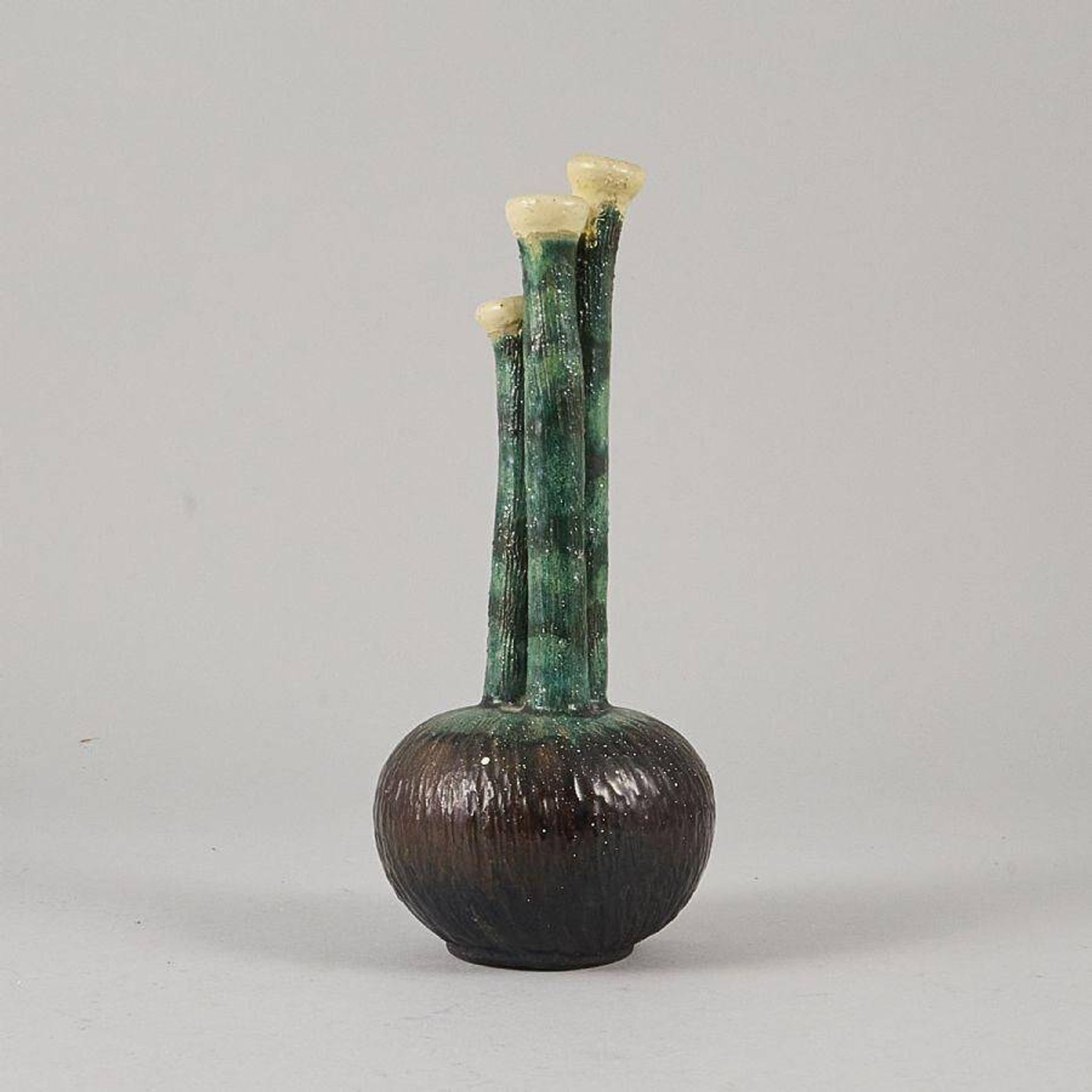 Arne Säfström, rare ceramic tulip vase, The Modern Scandinavian, mid-1900s