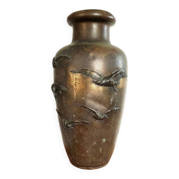 Large Art Deco vase in patinated brass, relief decoration of birds – year