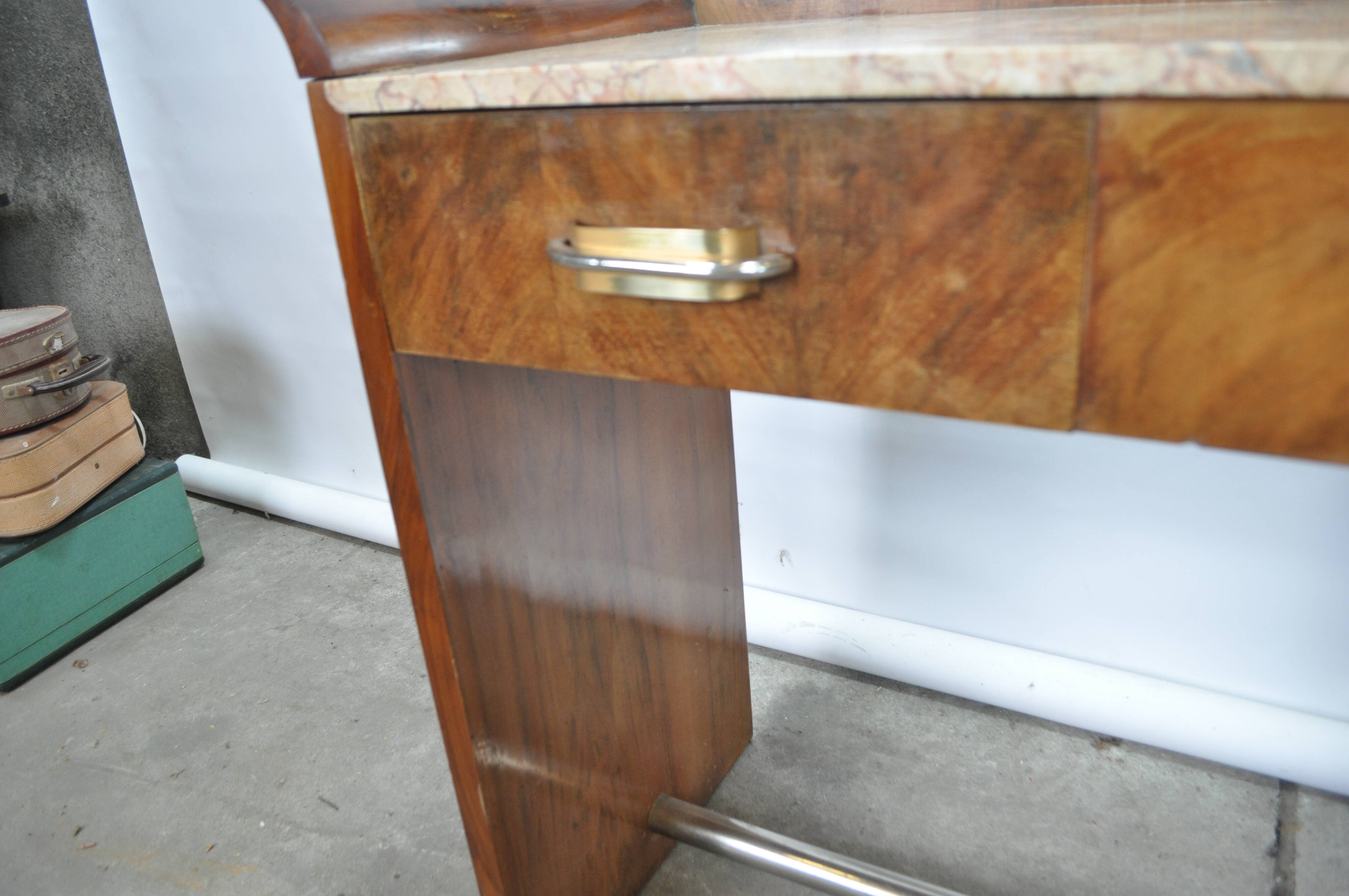 Art deco dressing table