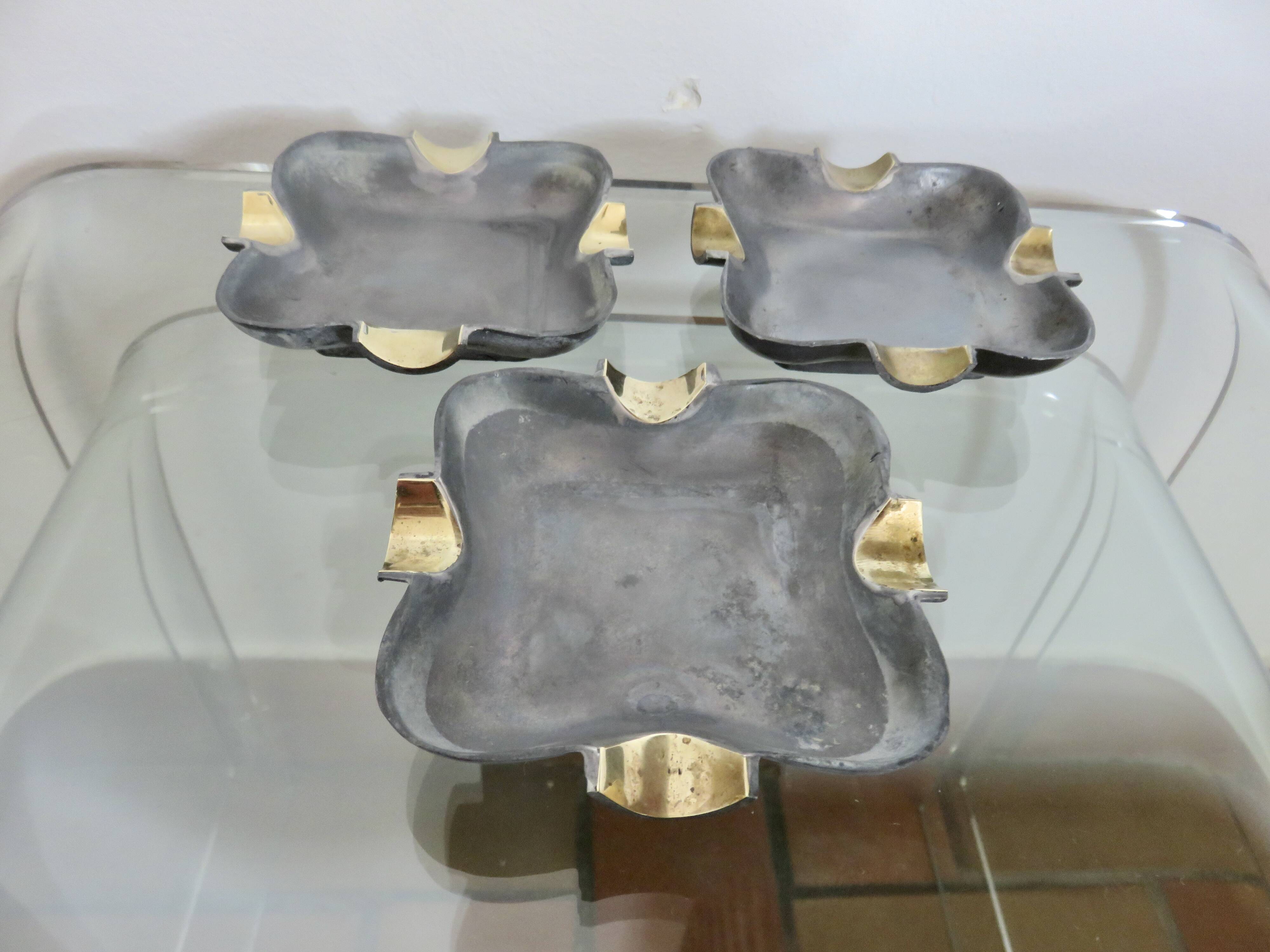 Série de 3 cendriers empilables, dans le gout de Carl Auböck, 1950